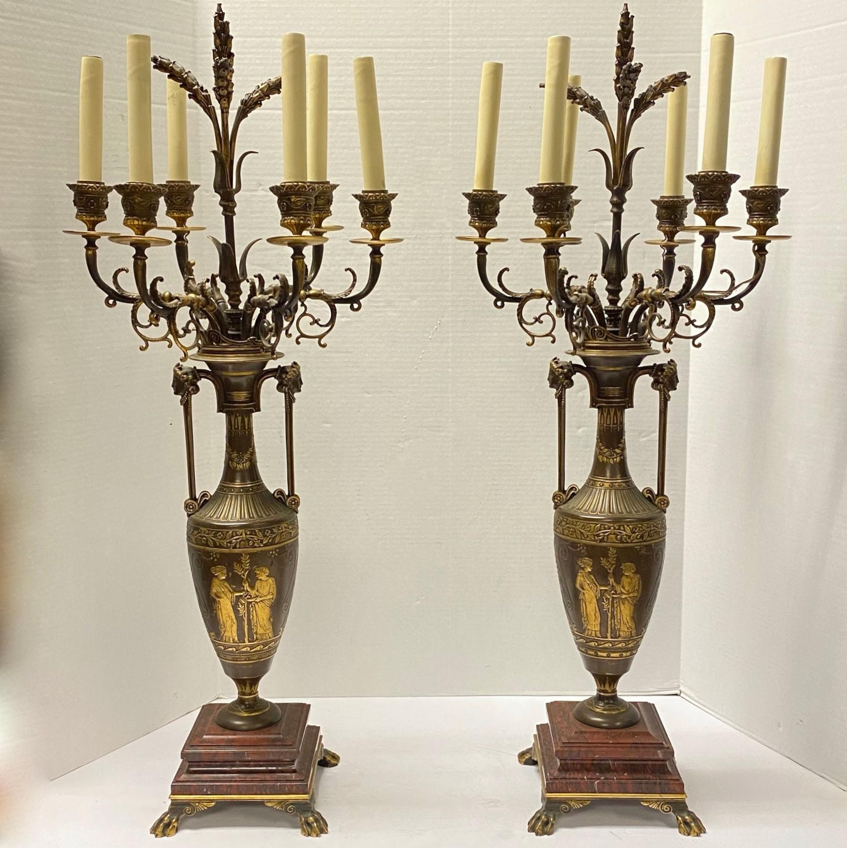Français Paire de candélabres en bronze de F. Barbediene, de style néo-grec en vente