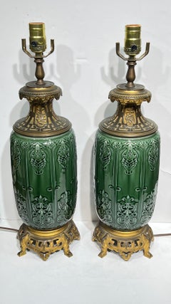 Par de lámparas de mesa esmaltadas en verde y bronce, atribuidas a Theodore Deck