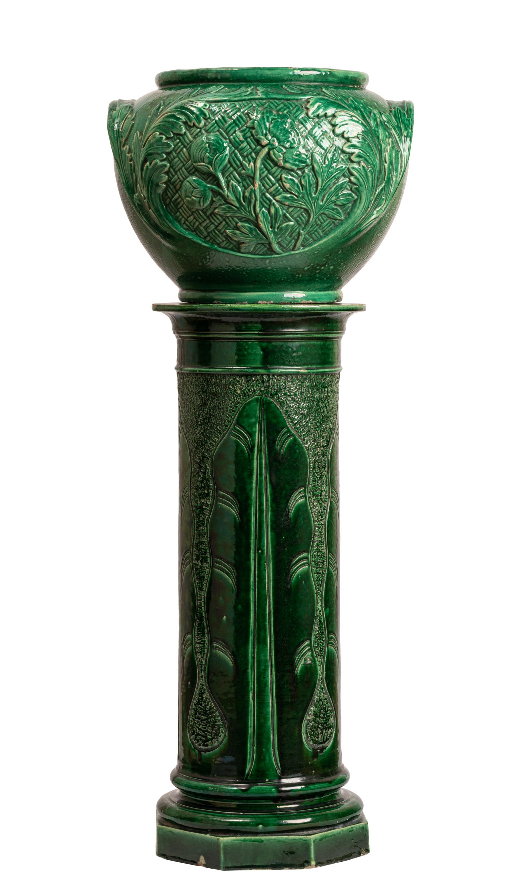 Pair Green Glazed Majolica Ceramic Jardinières with Pedestals, Indoor or Outdoor In Good Condition In Madrid, ES