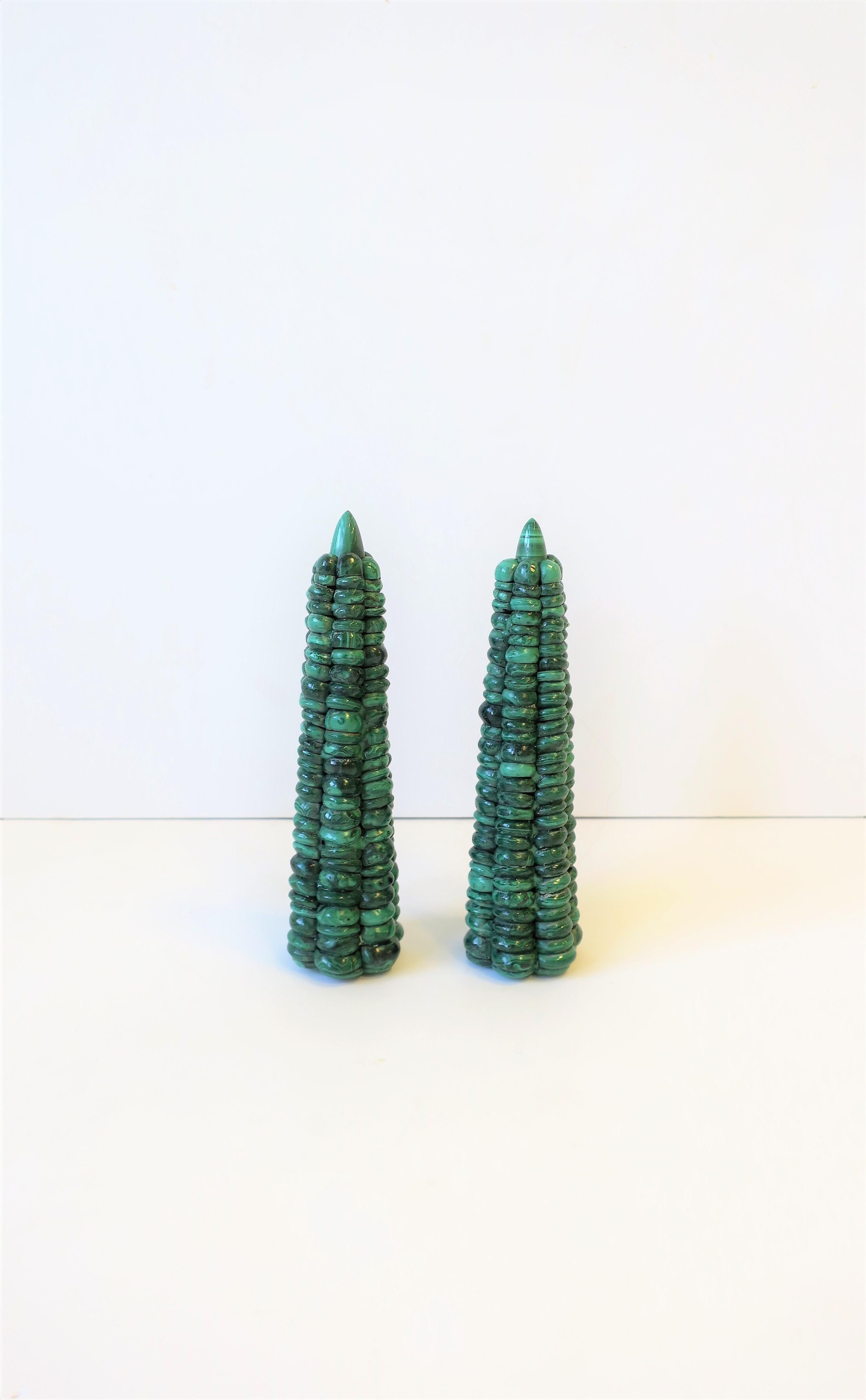Pair of Green Malachite 'Corn-on-the-Cob' Obelisks In Good Condition In New York, NY