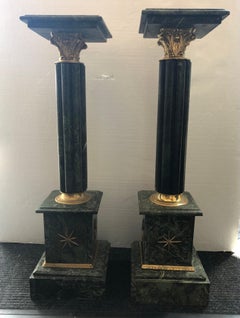 Paire de piédestaux en marbre vert avec bronzes appliqués