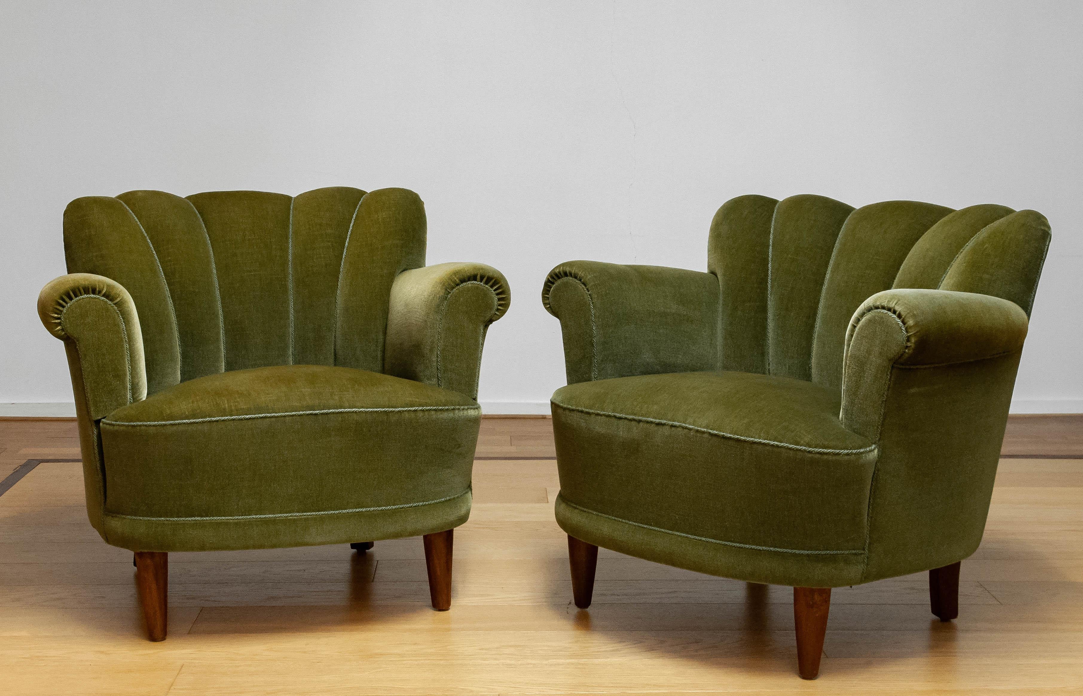 Pair Green Velvet Lounge Easy Chair Attributed To Carl-Johan Boman Finland 1940 In Good Condition In Silvolde, Gelderland