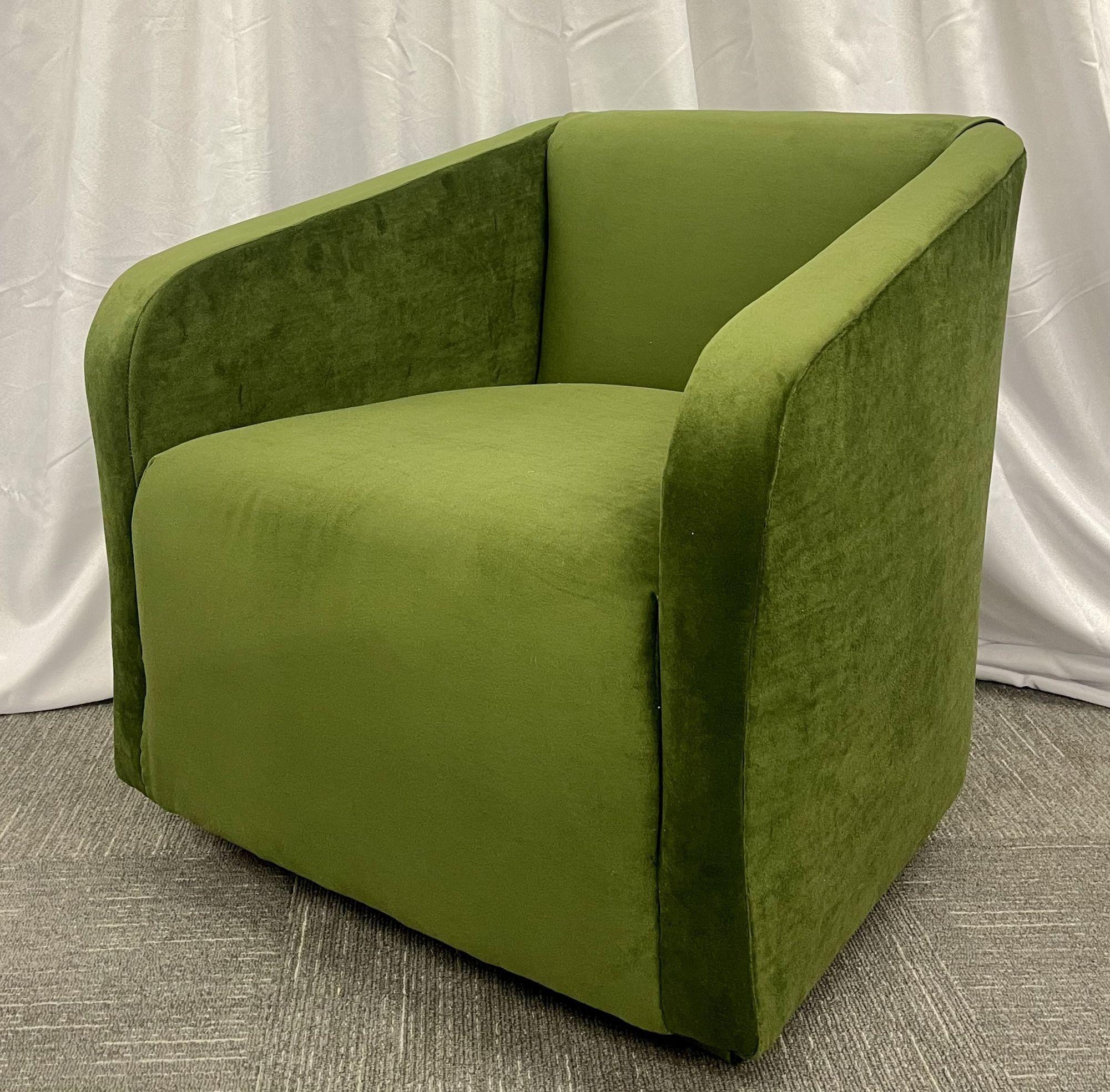 Paar drehbare Stühle aus grünem Samt (Stoff) im Angebot