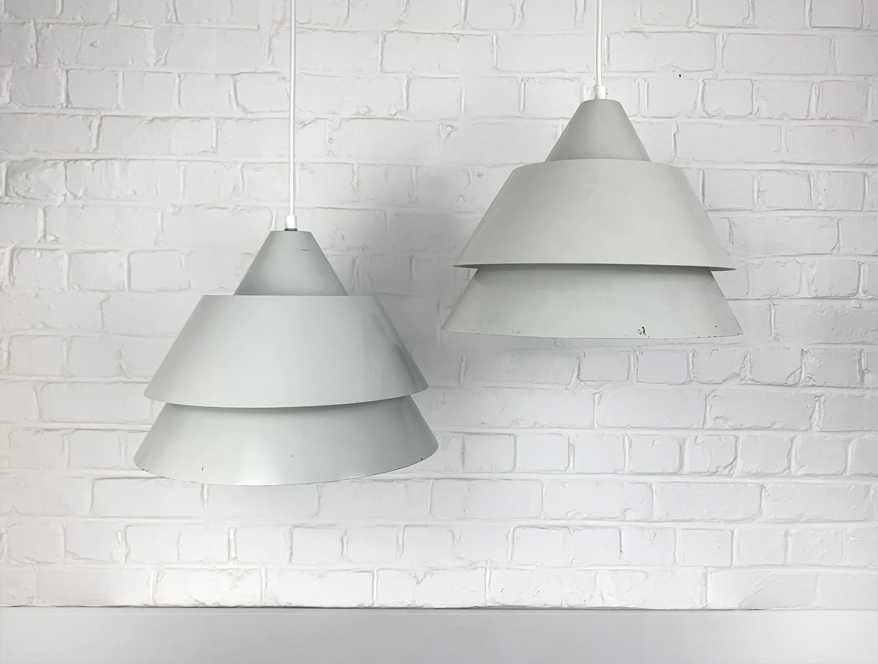 Coppia di lampade a sospensione grigie della zona danese di Jo Hammerborg per Fog & Morup 1960 in vendita 3