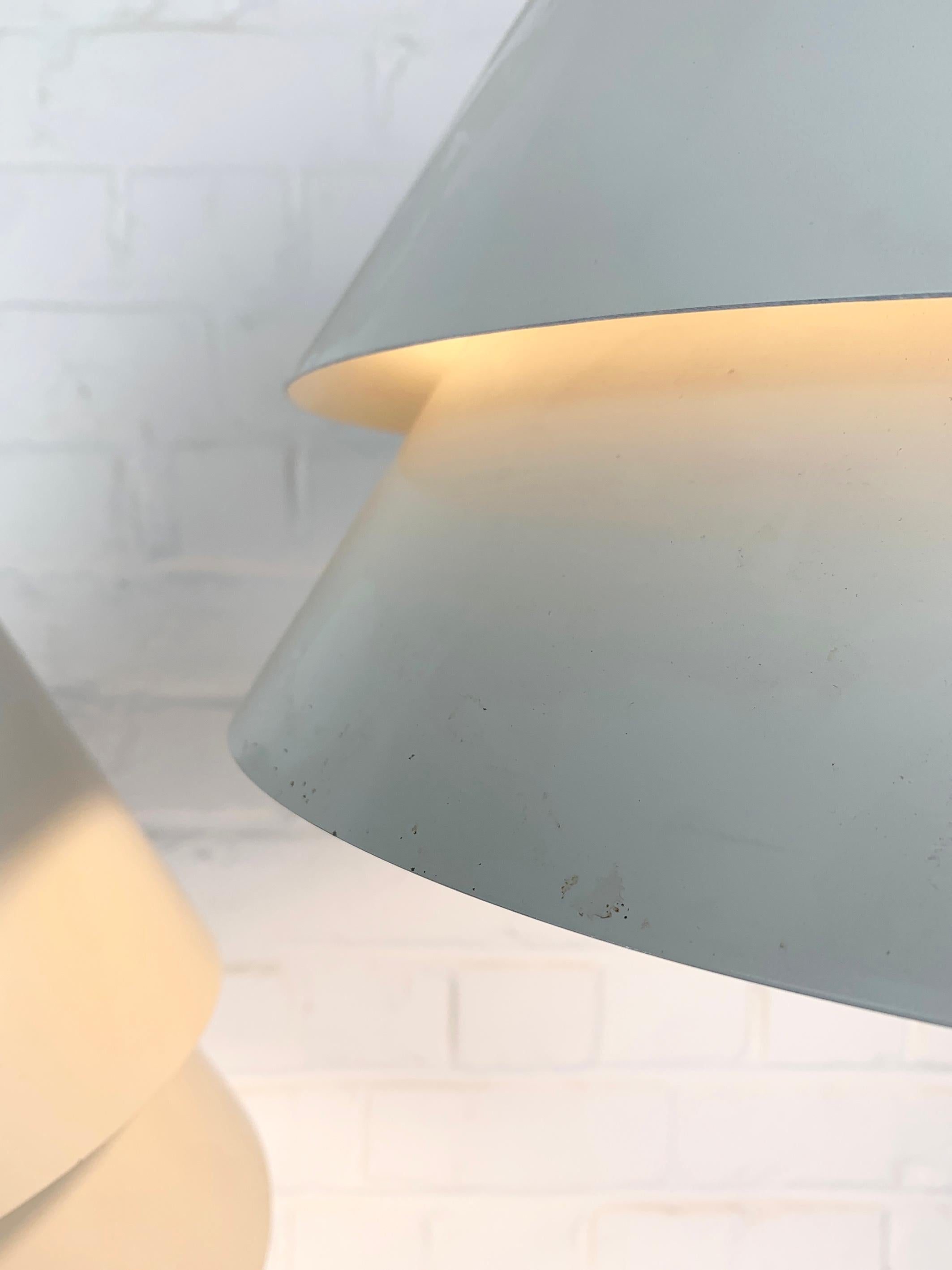 Coppia di lampade a sospensione grigie della zona danese di Jo Hammerborg per Fog & Morup 1960 In condizioni buone in vendita a Vorst, BE