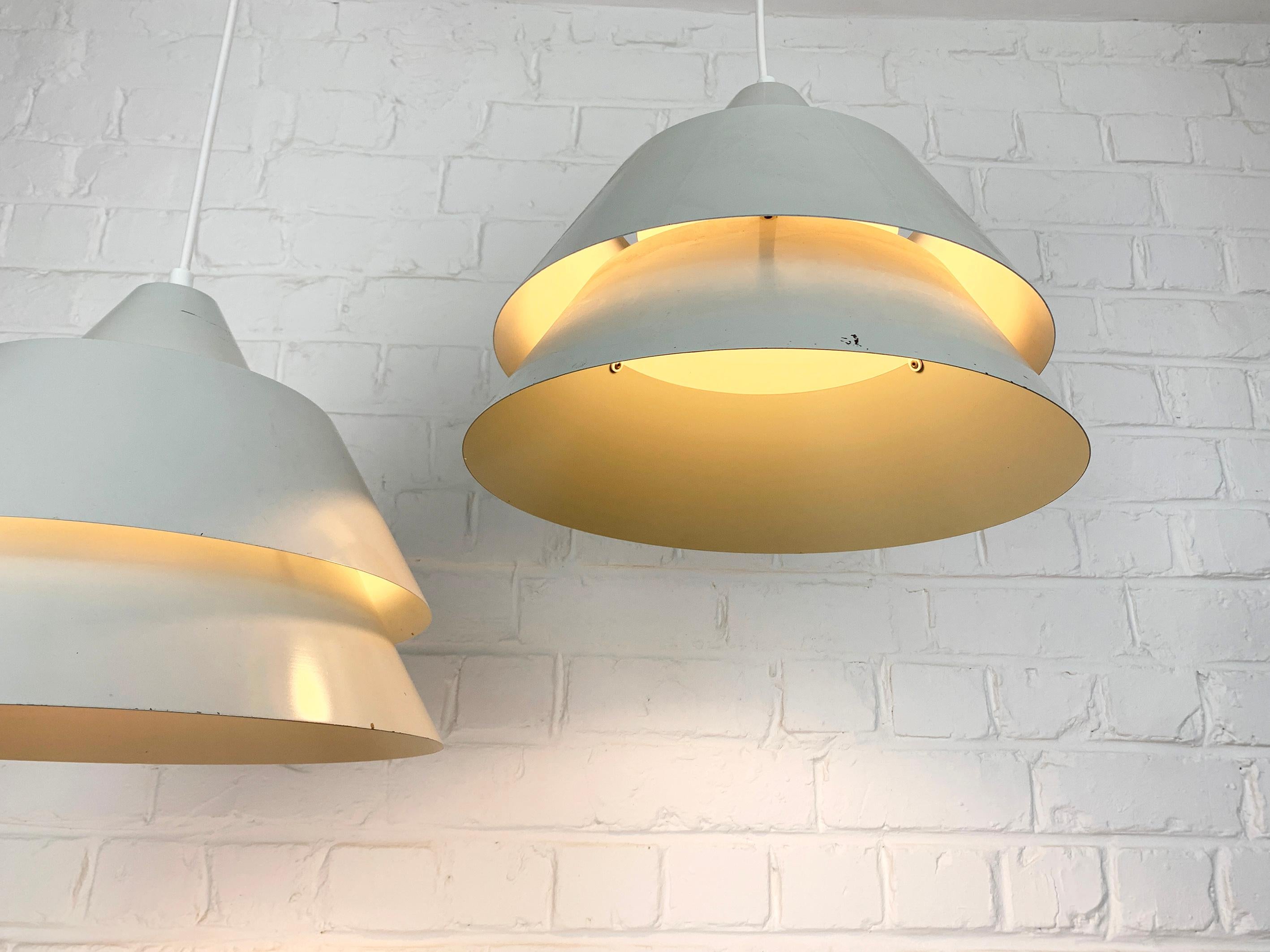 XX secolo Coppia di lampade a sospensione grigie della zona danese di Jo Hammerborg per Fog & Morup 1960 in vendita