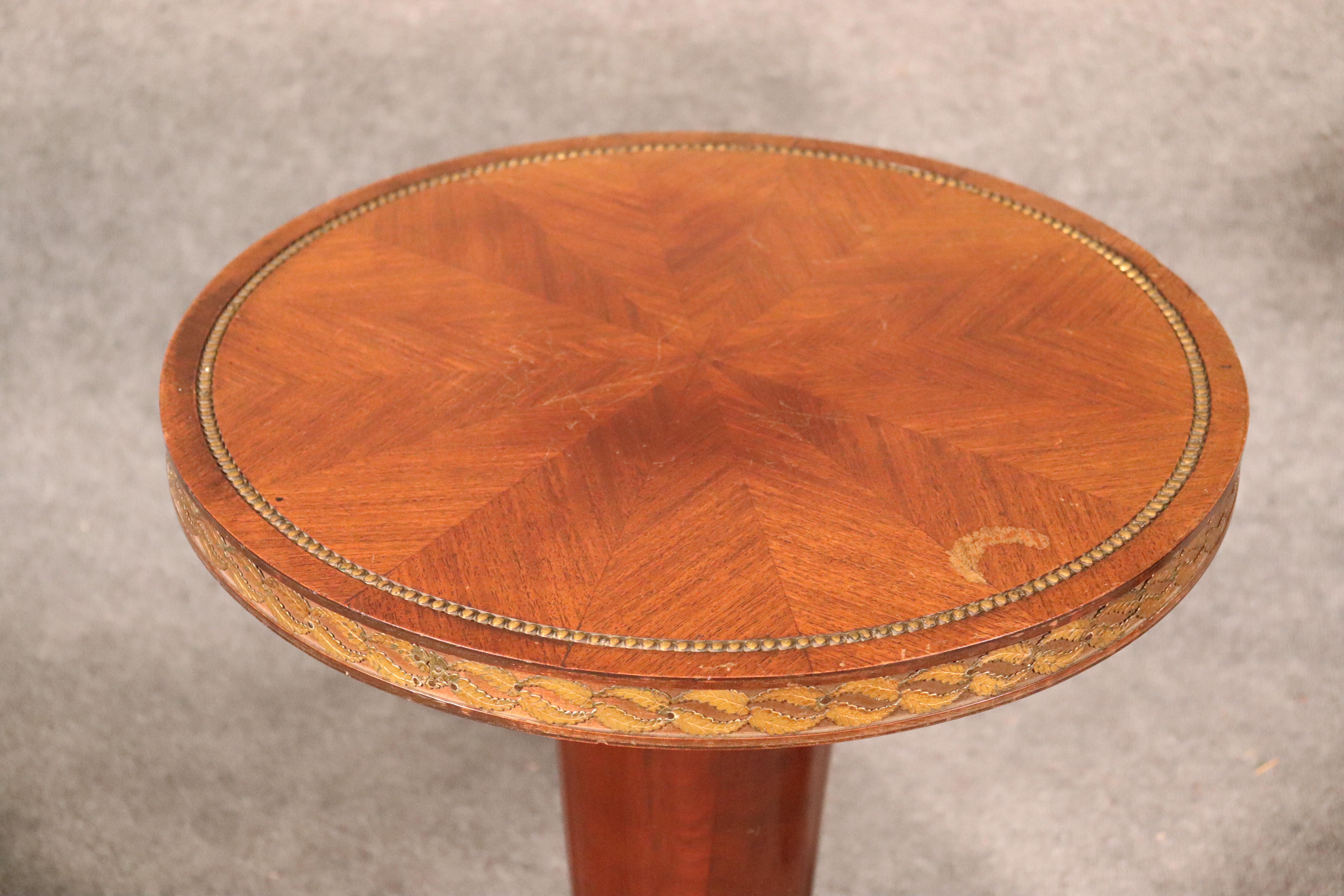 Pair of Grosfeld House Attributed Mahogany and Bronze Mounted Side End Tables In Good Condition In Swedesboro, NJ