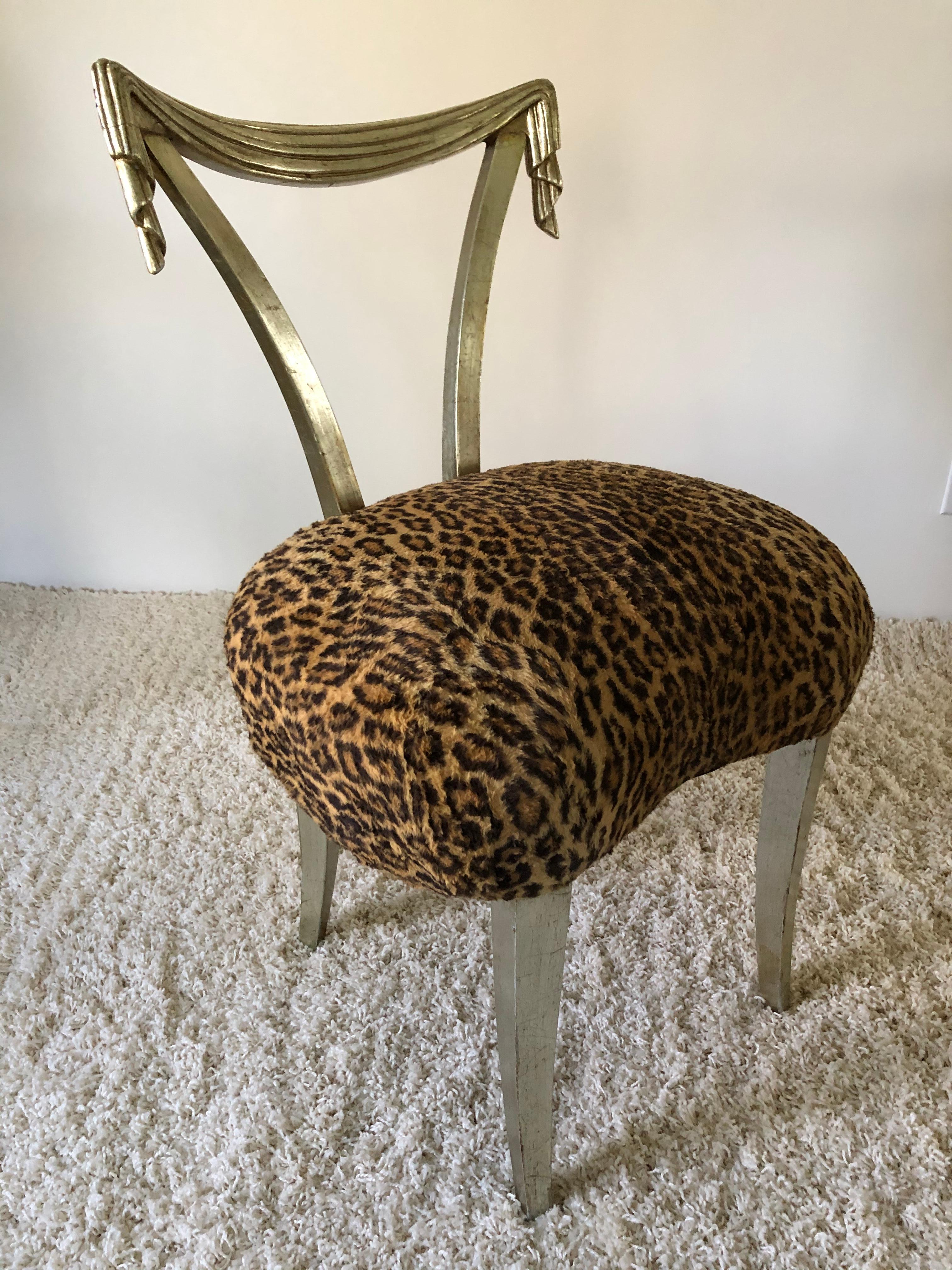 Paar Grosfeld House-Stühle mit Leopardenmuster aus Blattsilber und Quasten im Angebot 2