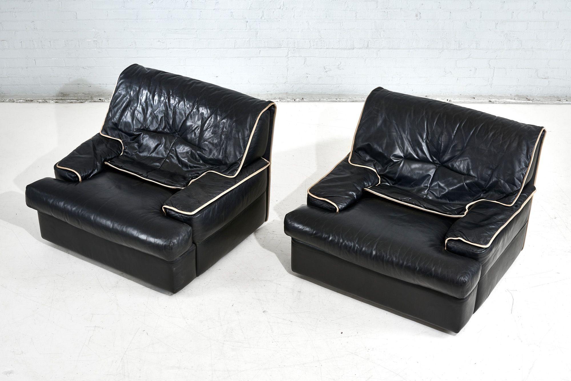 Italian Pair Guido Faleschini Black Leather Lounge Chairs, Italy, 1970 For Sale