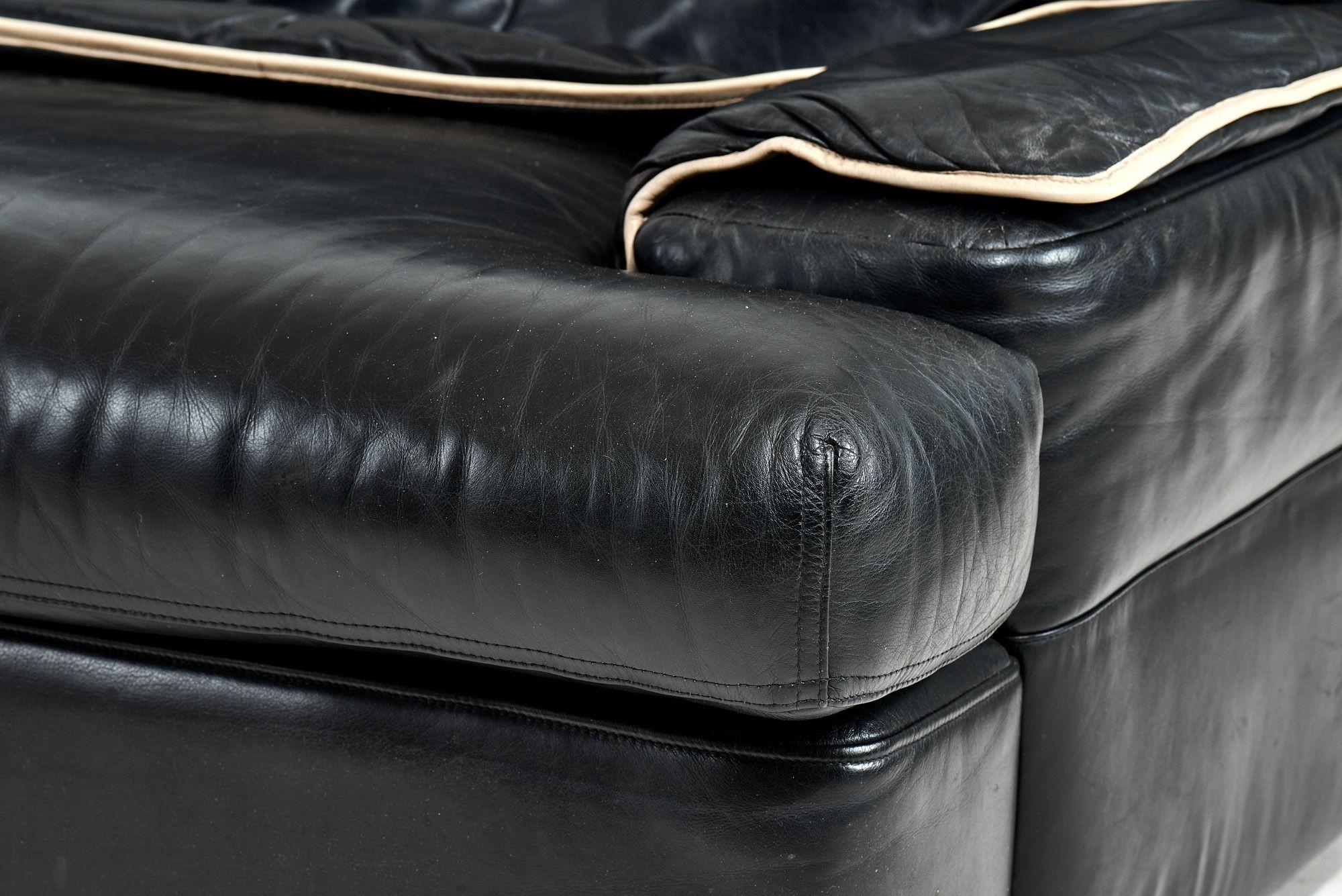 Late 20th Century Pair Guido Faleschini Black Leather Lounge Chairs, Italy, 1970 For Sale