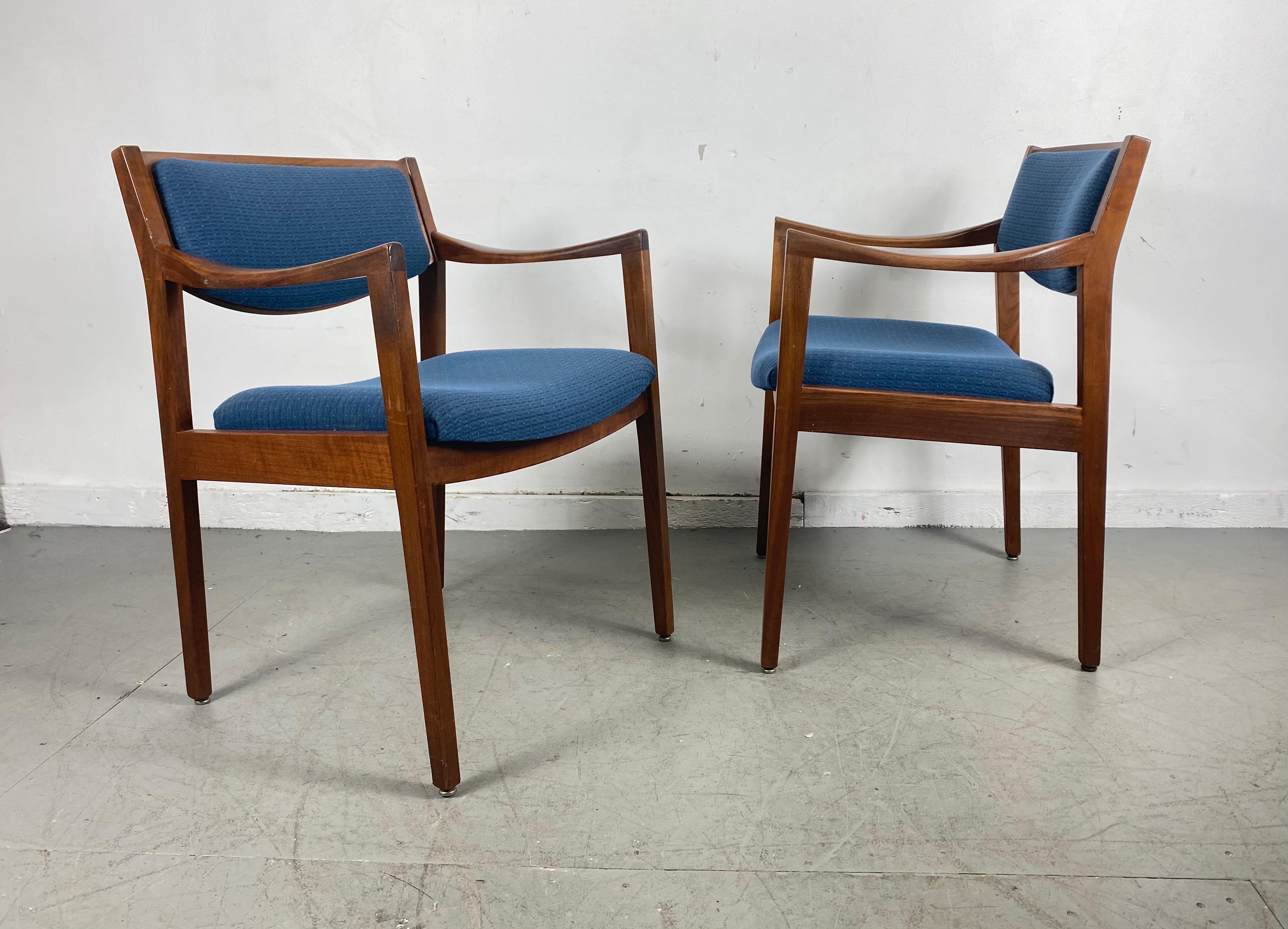 Gunlocke Modernist Walnut and Fabric Occasional Armchairs After Jens Risom, Pair For Sale 3