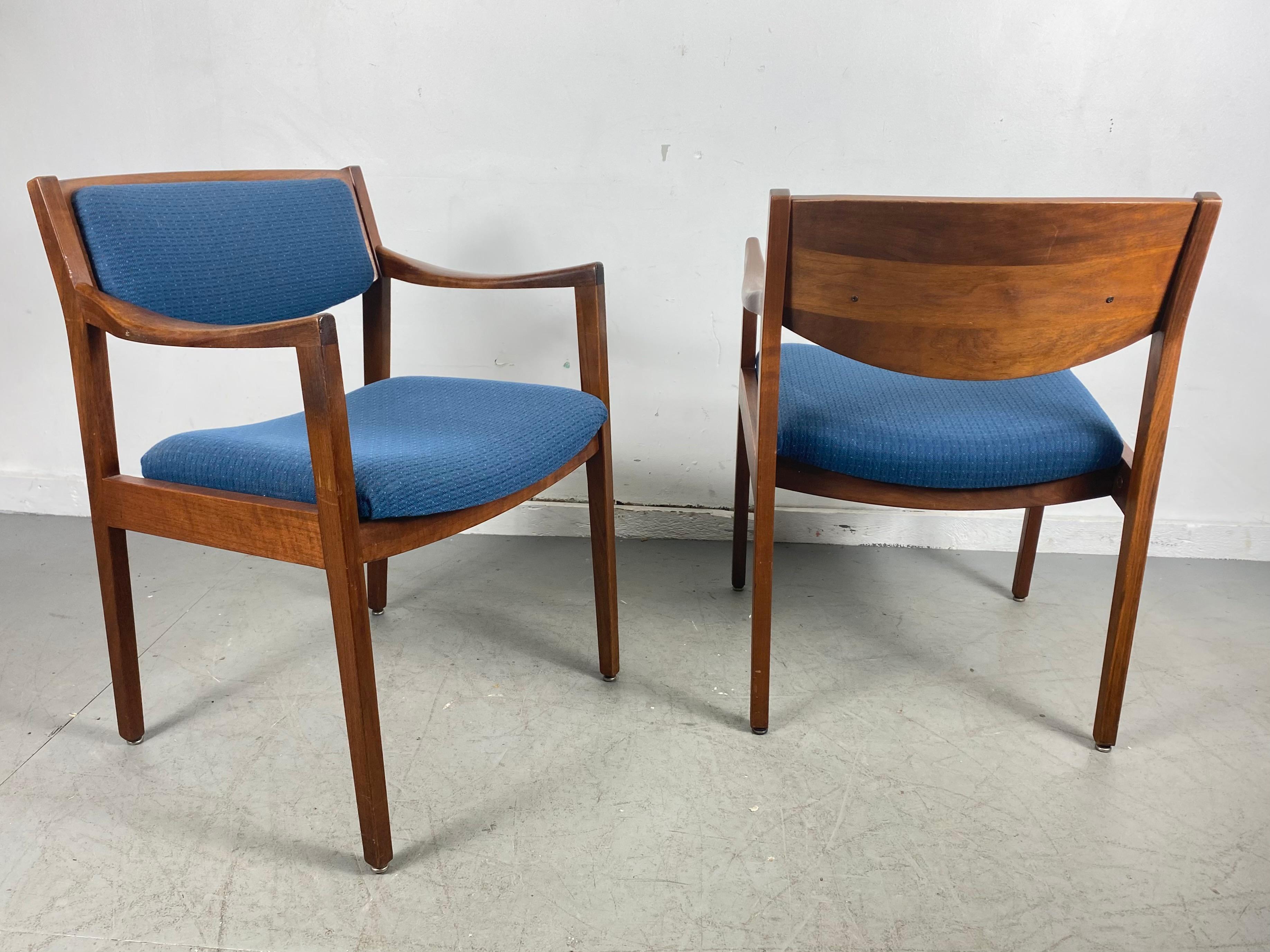 Mid-Century Modern Gunlocke Modernist Walnut and Fabric Occasional Armchairs After Jens Risom, Pair For Sale
