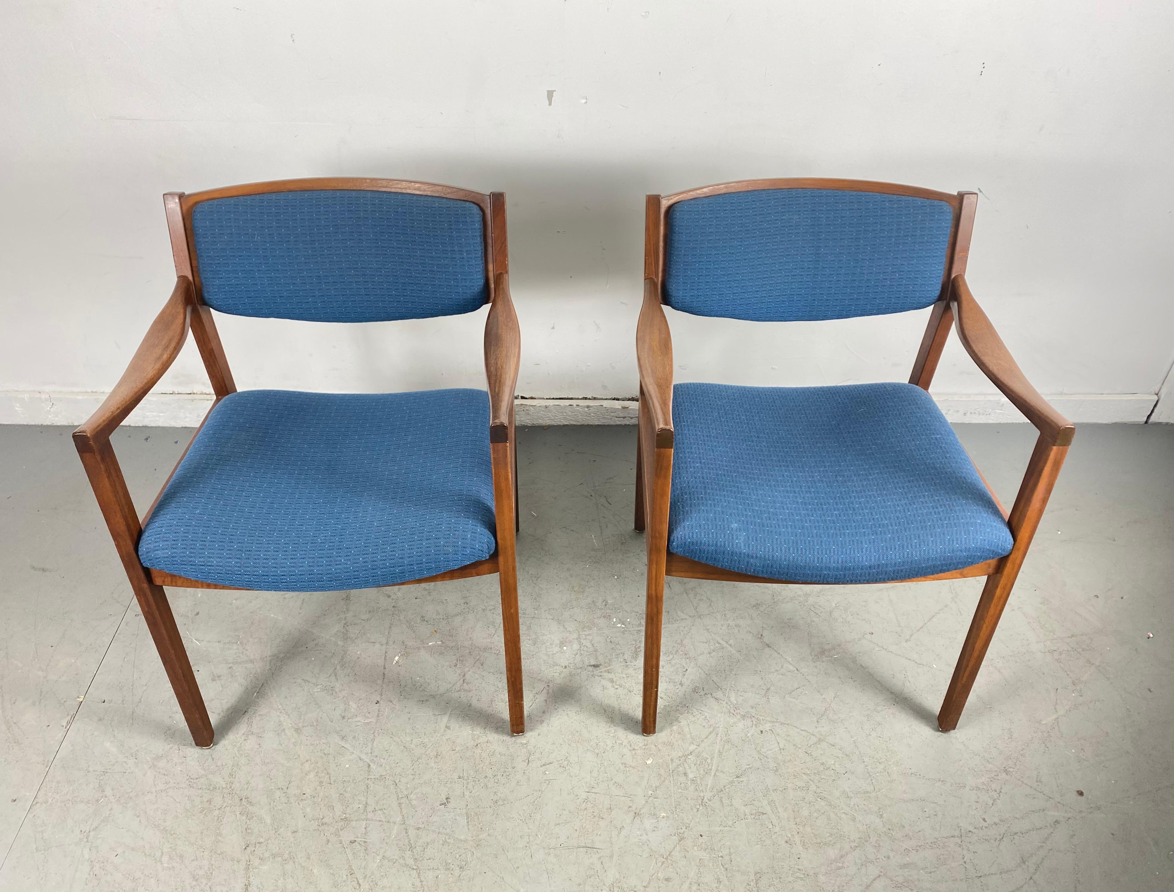 Gunlocke Modernist Walnut and Fabric Occasional Armchairs After Jens Risom, Pair For Sale 1