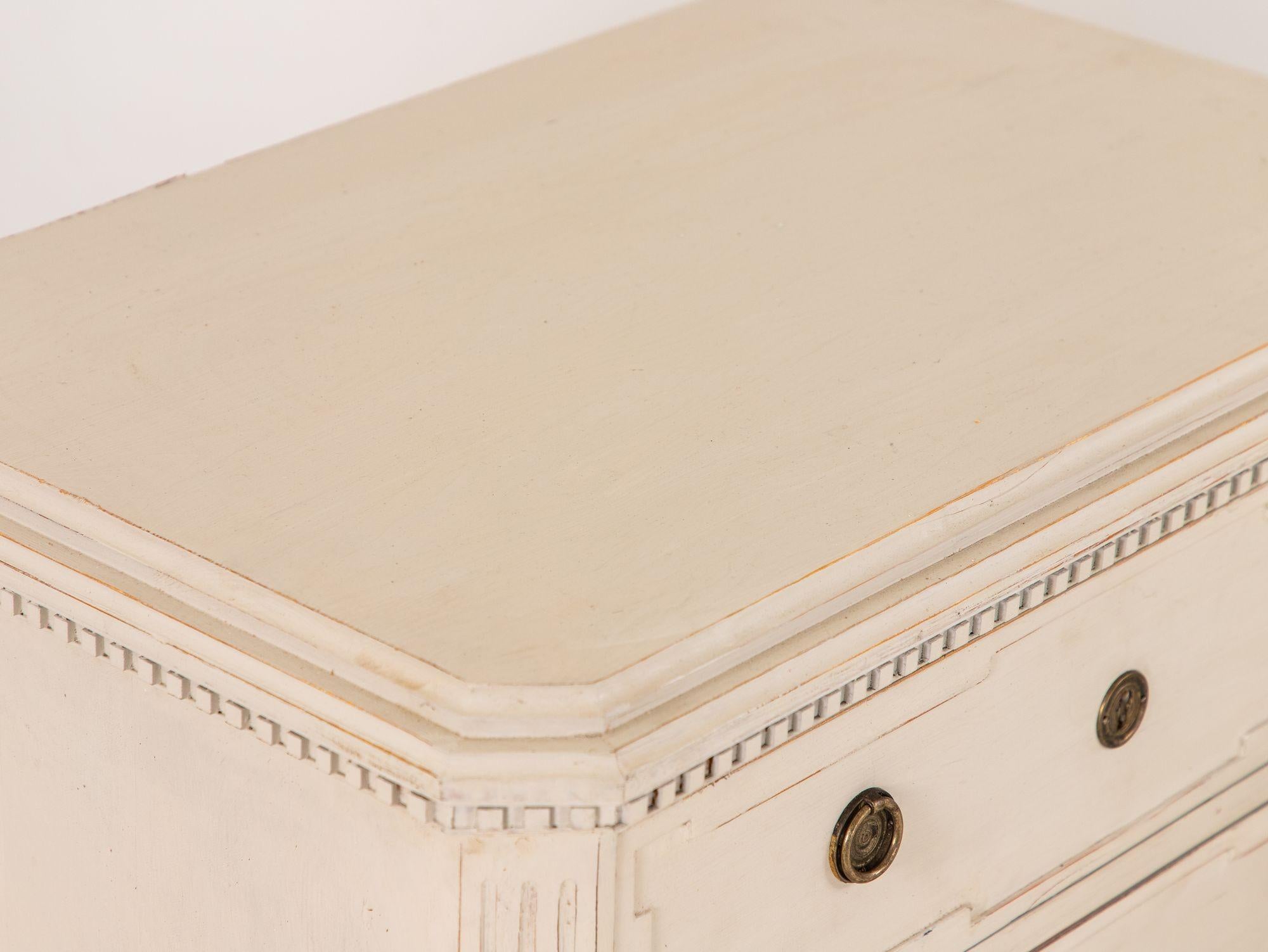 Pair Gustavian Style Chests of Drawers, Early 20th Century For Sale 7