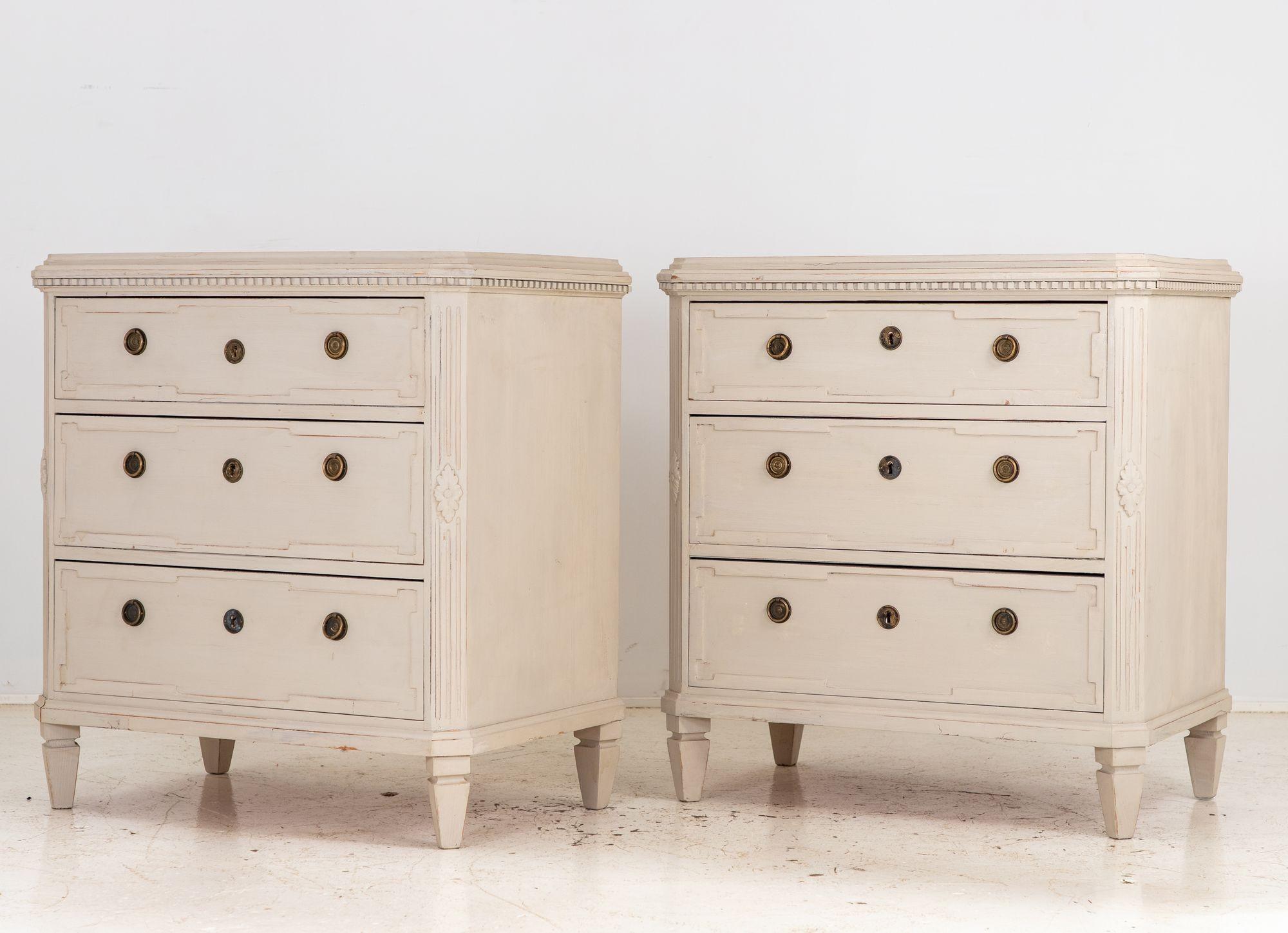 Swedish Pair Gustavian Style Chests of Drawers, Early 20th Century For Sale