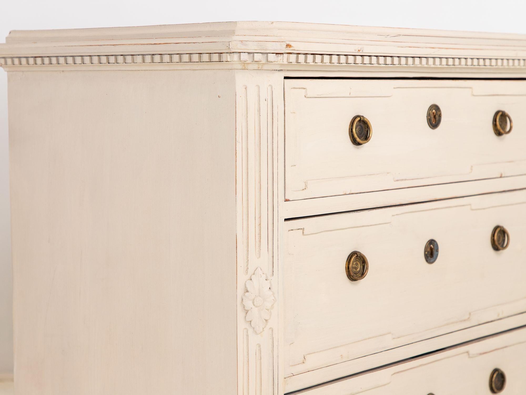 Pair Gustavian Style Chests of Drawers, Early 20th Century For Sale 3