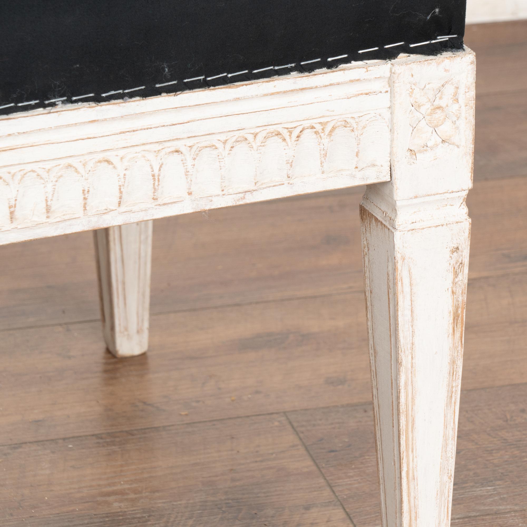 Lin Paire de tabourets peints en blanc, style Gustavien, Suède vers 1880 en vente