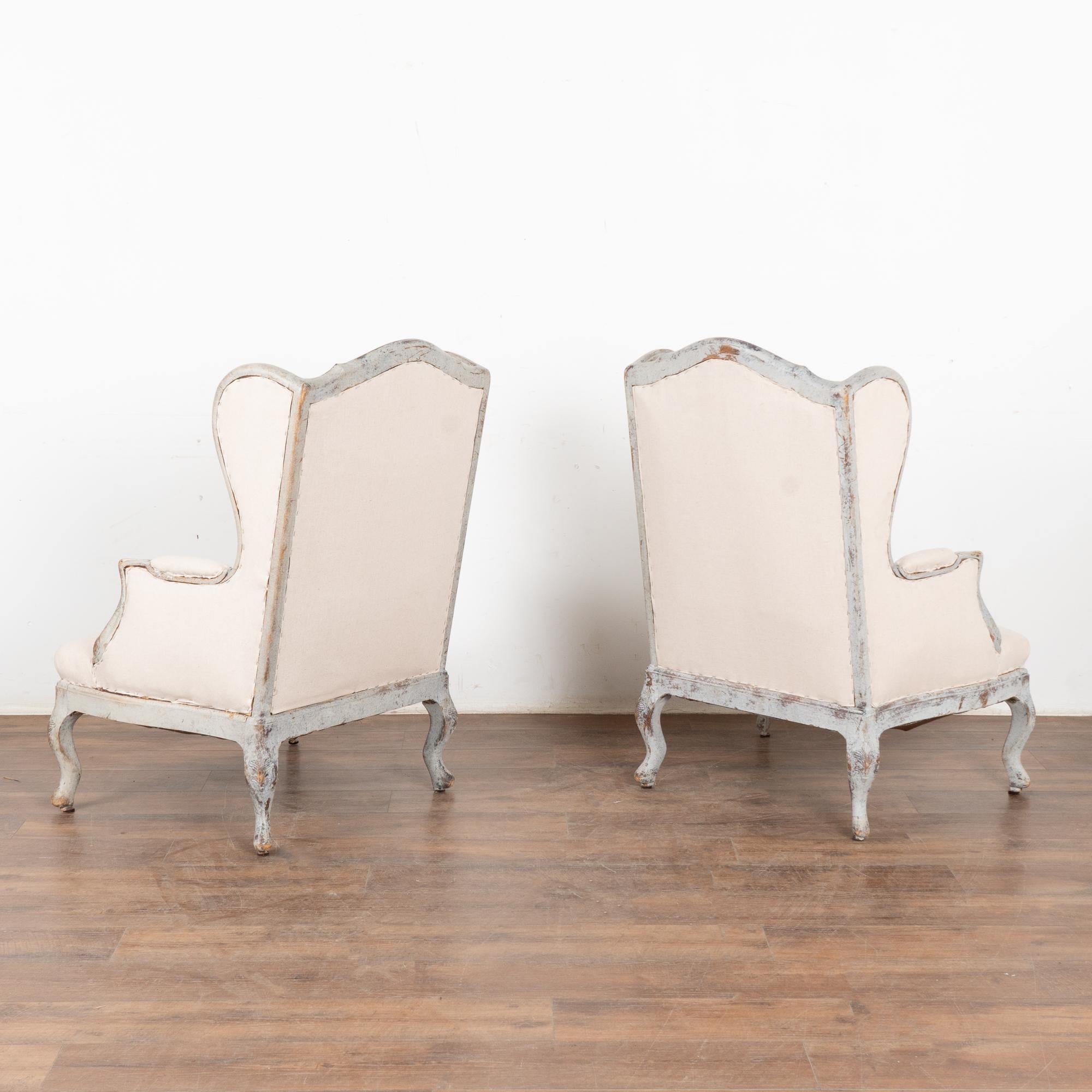 Paire de chaises grises à dossier Wingback de style Gustavien, Suède circa 1920-40 en vente 4