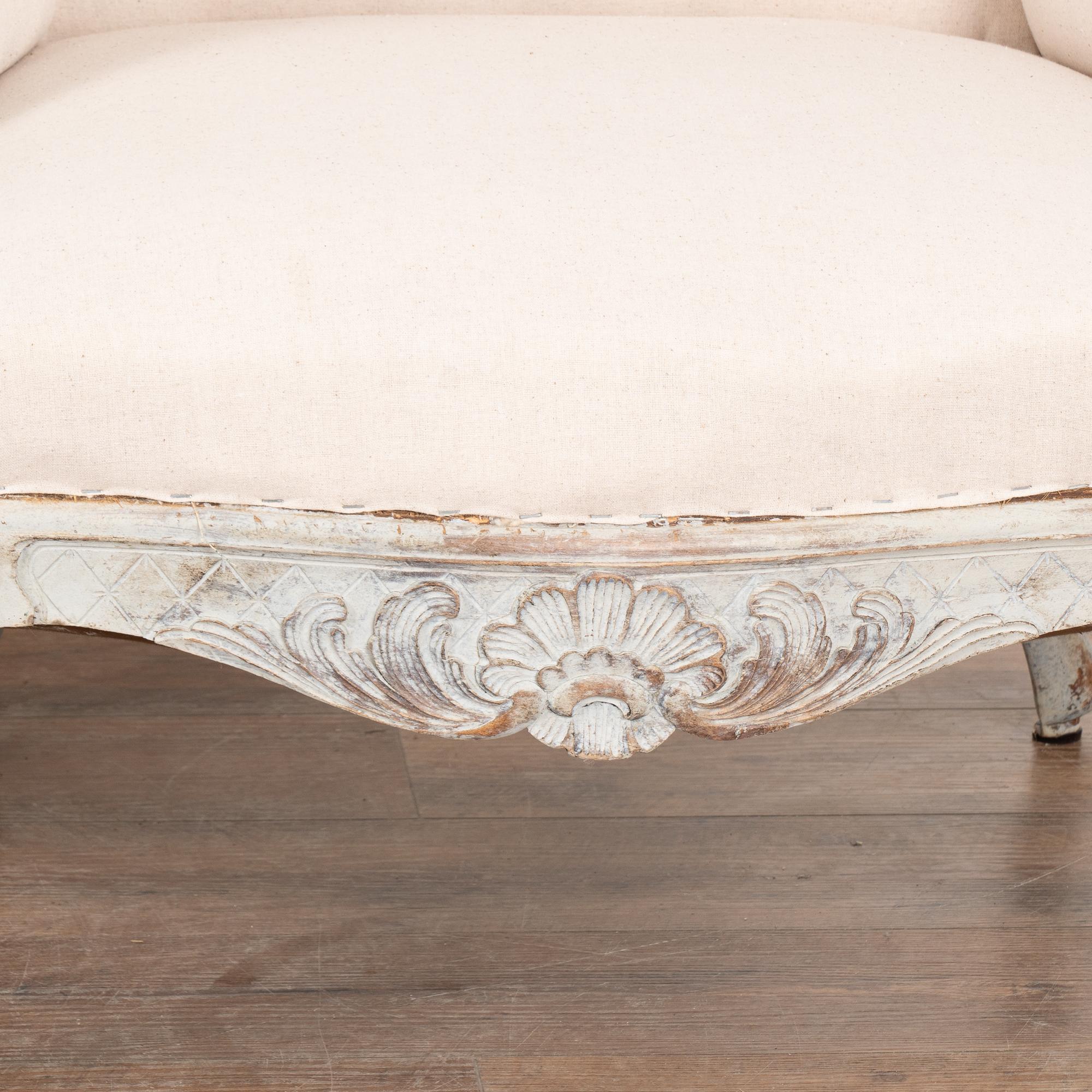 Paire de chaises grises à dossier Wingback de style Gustavien, Suède circa 1920-40 en vente 1