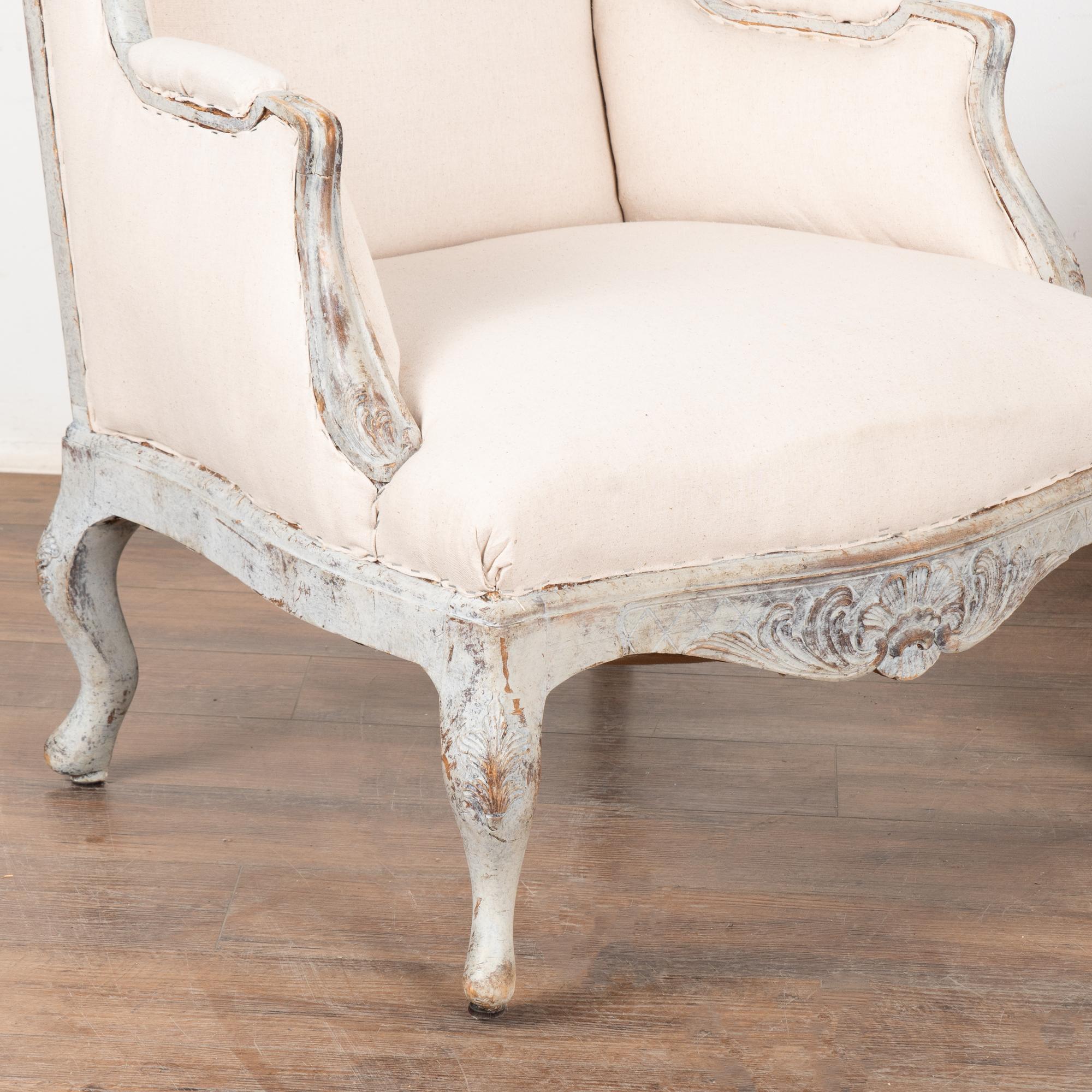 Paire de chaises grises à dossier Wingback de style Gustavien, Suède circa 1920-40 en vente 3
