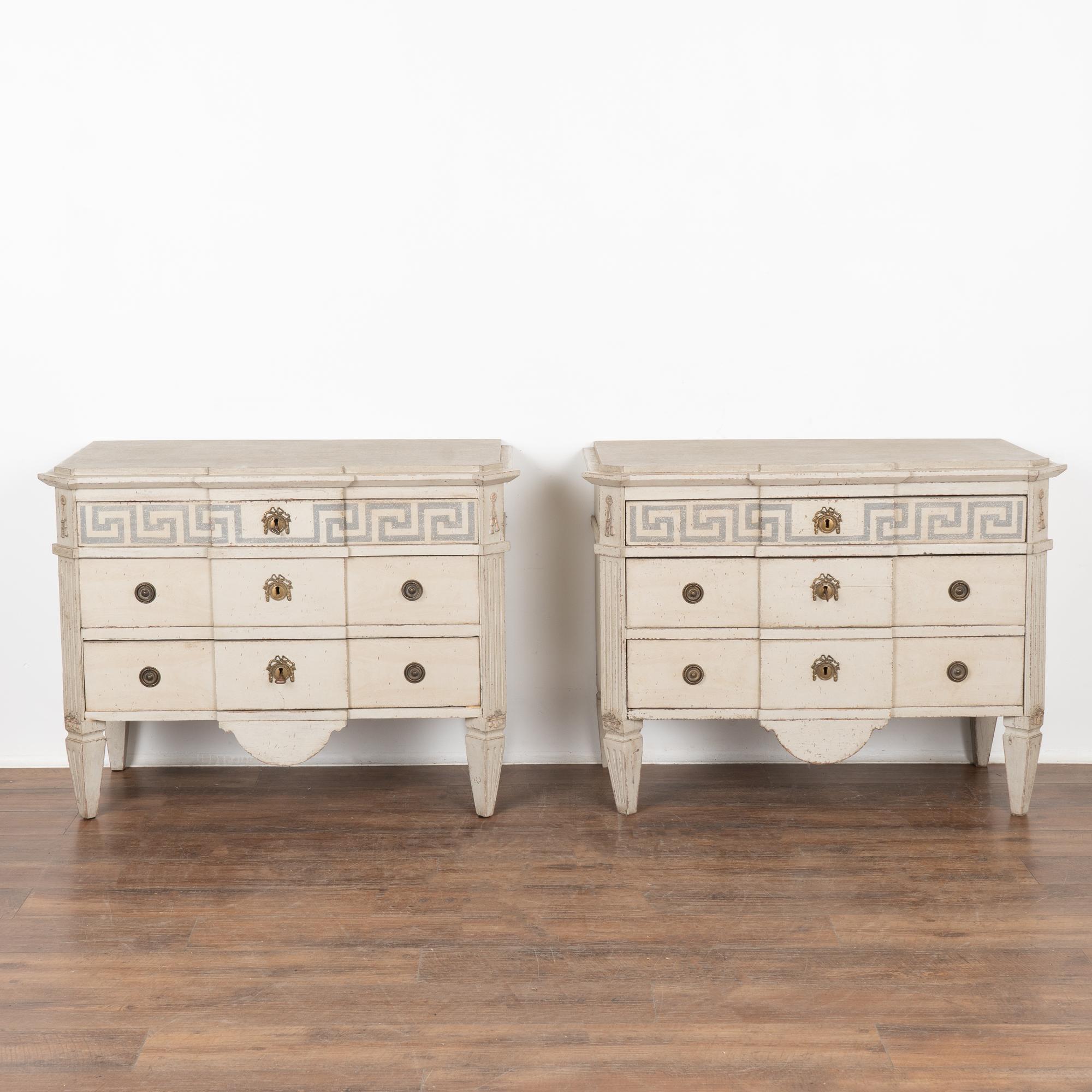 Pair, Gustavian White Chest of Drawers Sweden circa 1860-80 In Good Condition For Sale In Round Top, TX