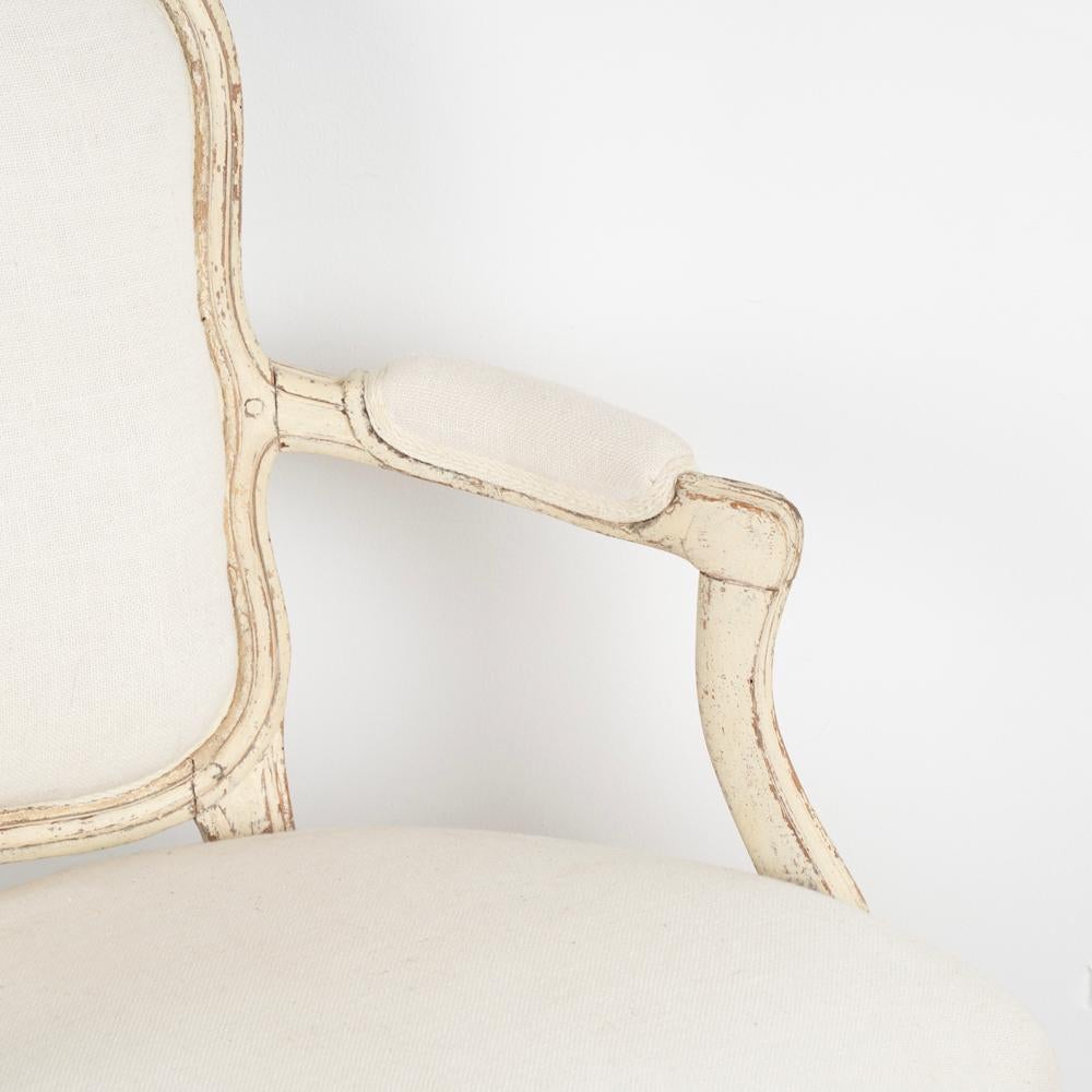 Ein Paar Gustavianische weiß bemalte Sessel aus Schweden, um 1840-60 im Angebot 2