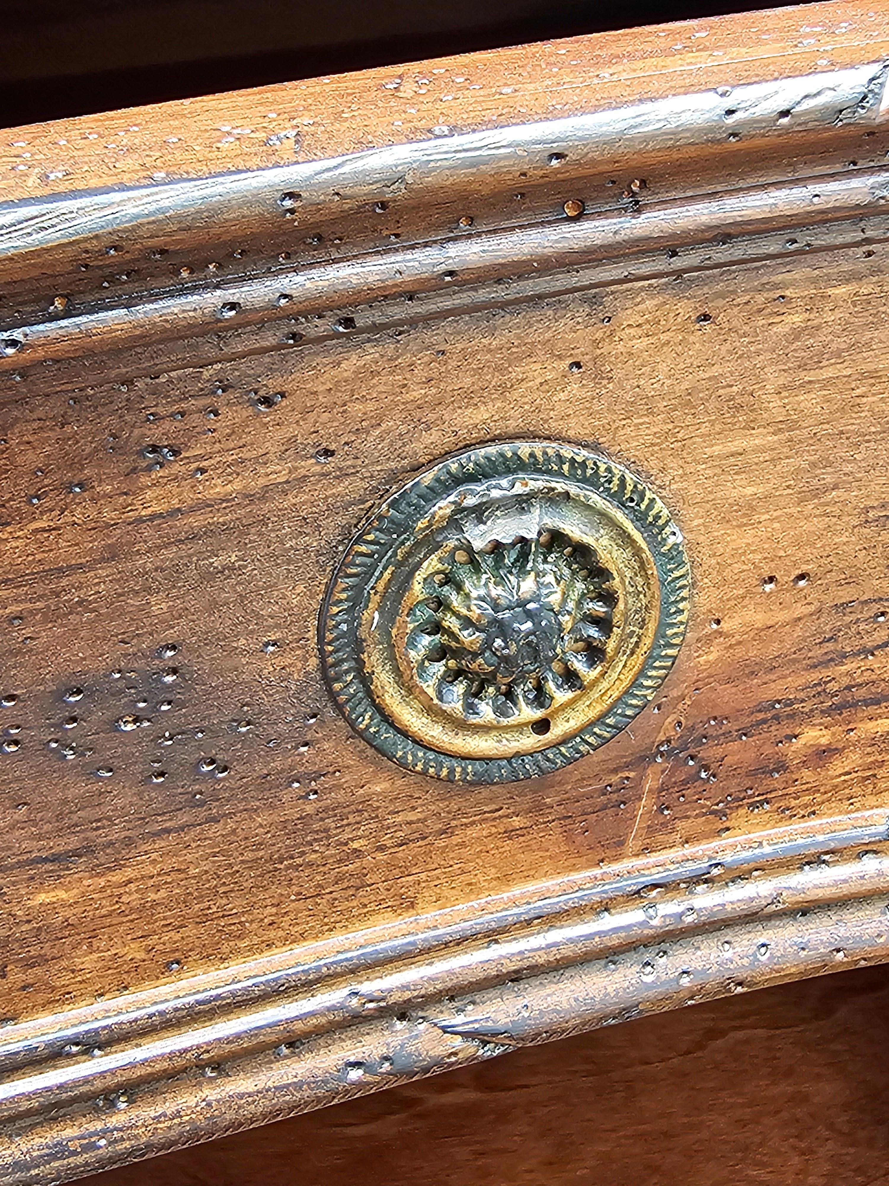Pair Habersham Biltmore Fruitwood Serpentine Bachelor Chests of Drawers Island For Sale 8