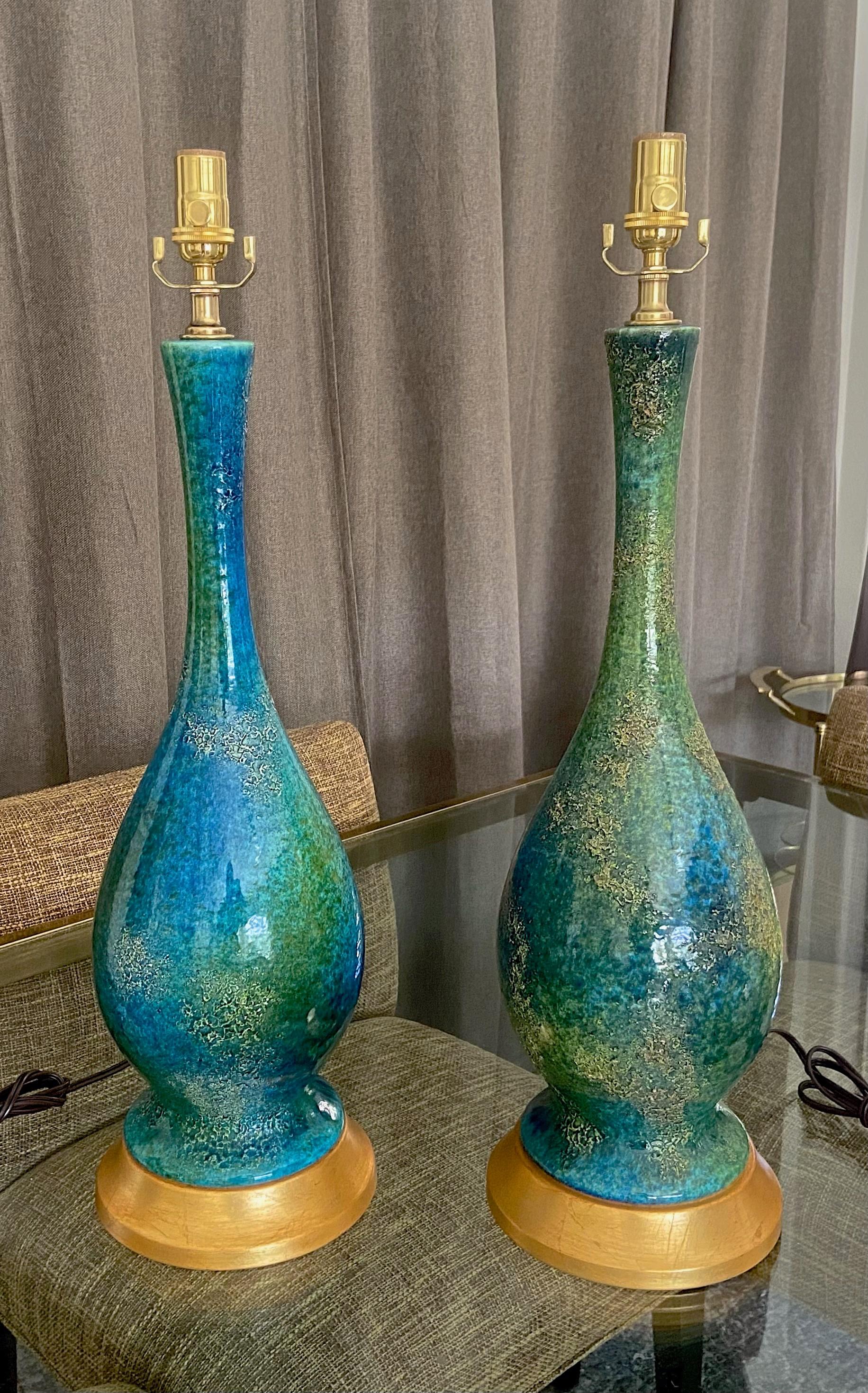 Paire de lampes de table étrusques en céramique bleue et verte Haeger 12