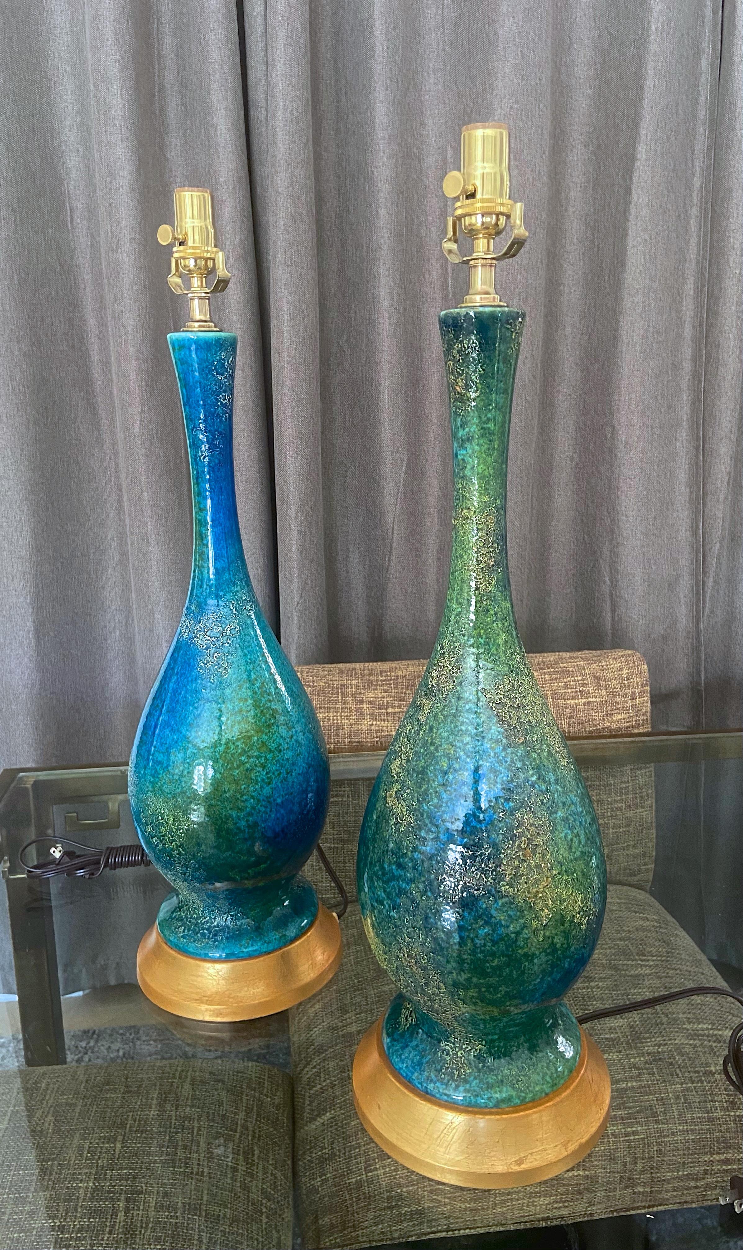 Américain Paire de lampes de table étrusques en céramique bleue et verte Haeger