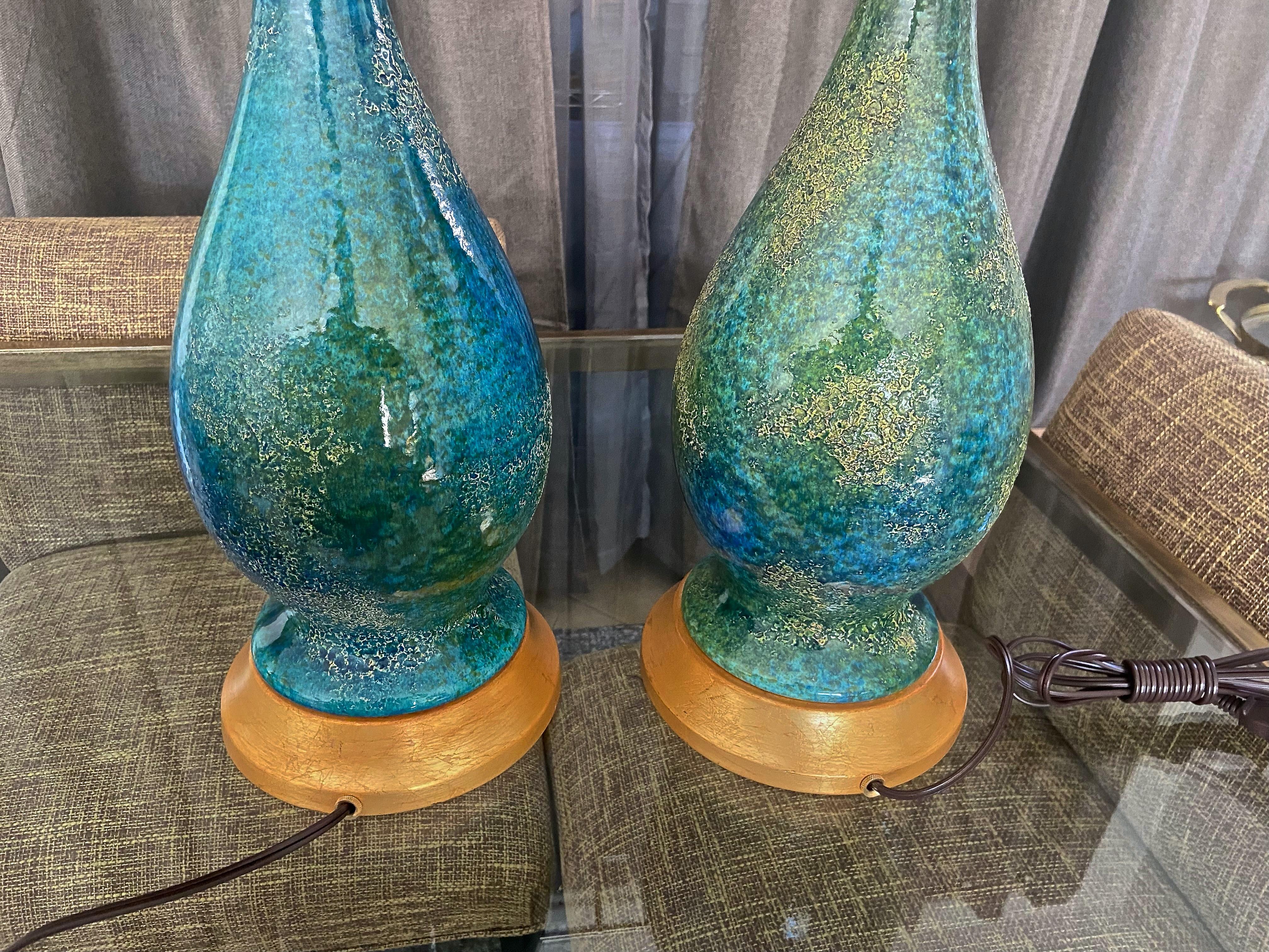 Paire de lampes de table étrusques en céramique bleue et verte Haeger 1