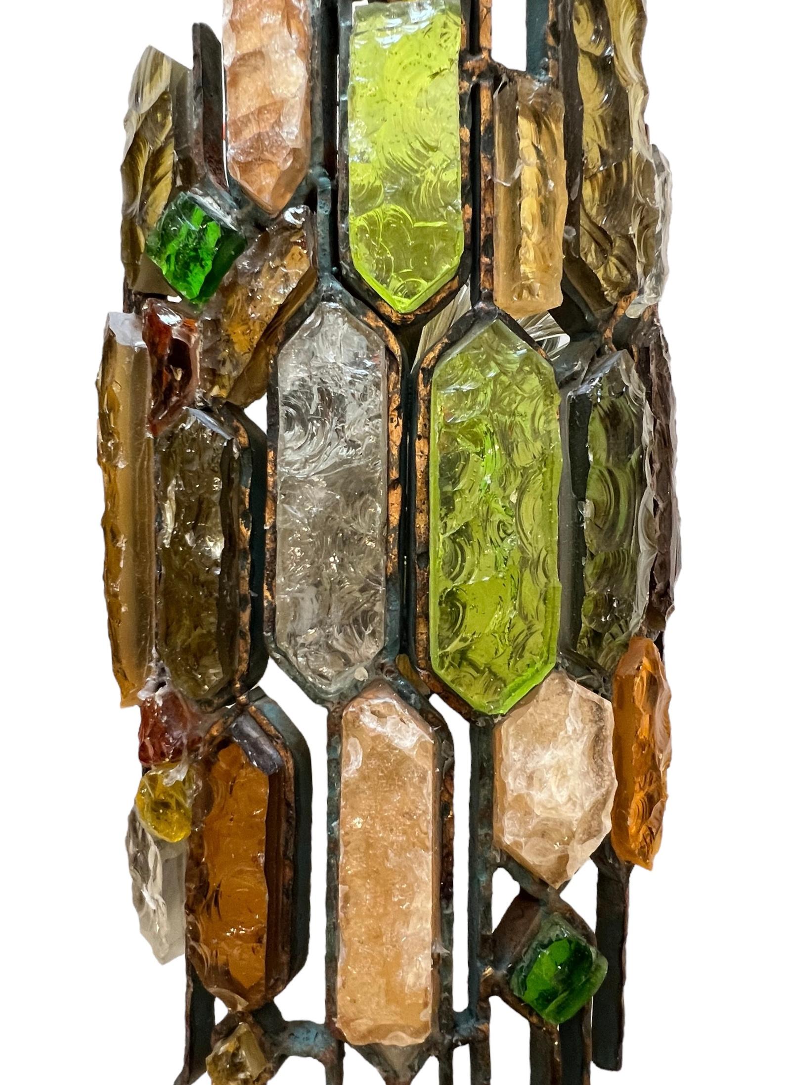Paar schmiedeeiserne Wandleuchter aus gehämmertem Glas und Blattgold von Longboard, Italien, 1970er Jahre (Brutalismus) im Angebot