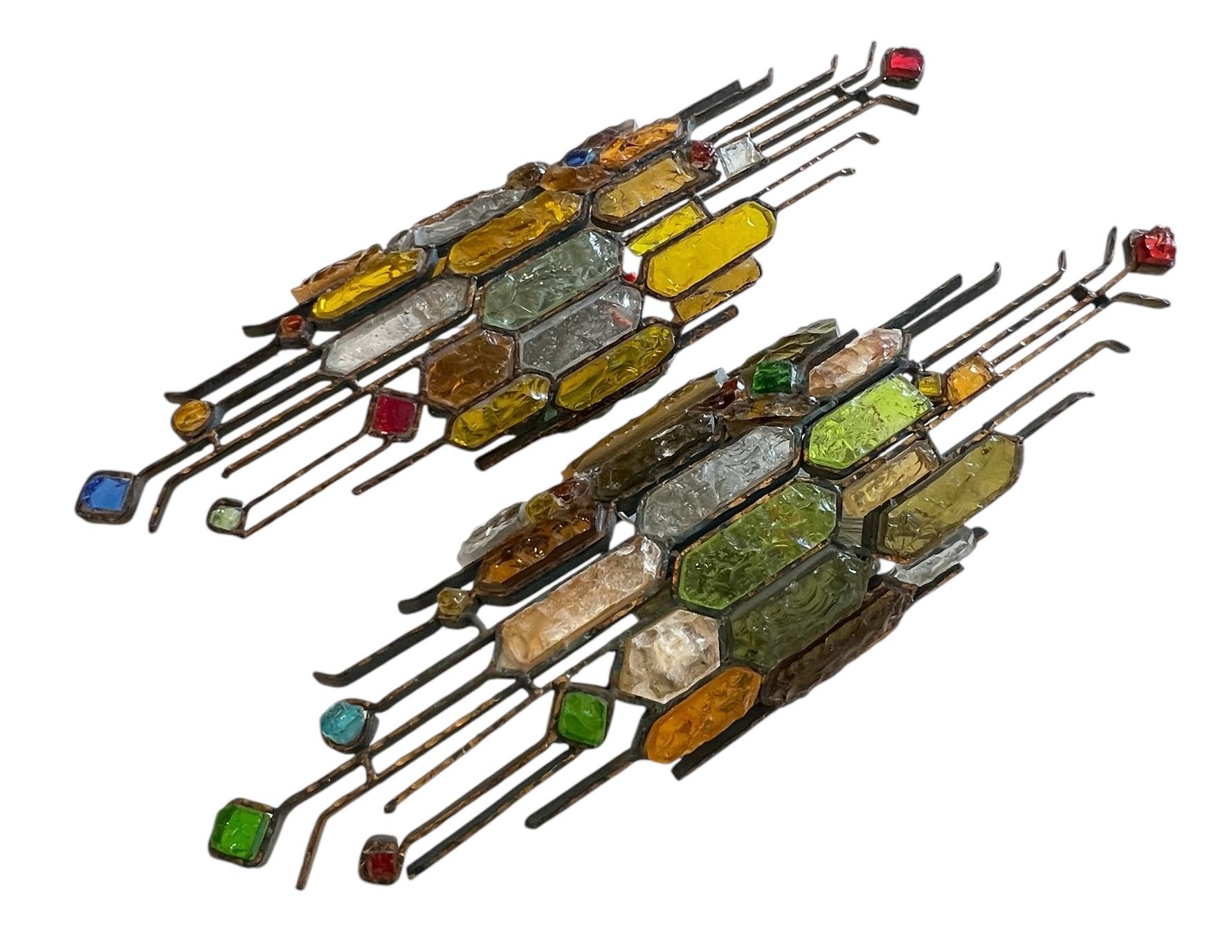 Paar schmiedeeiserne Wandleuchter aus gehämmertem Glas und Blattgold von Longboard, Italien, 1970er Jahre (20. Jahrhundert) im Angebot