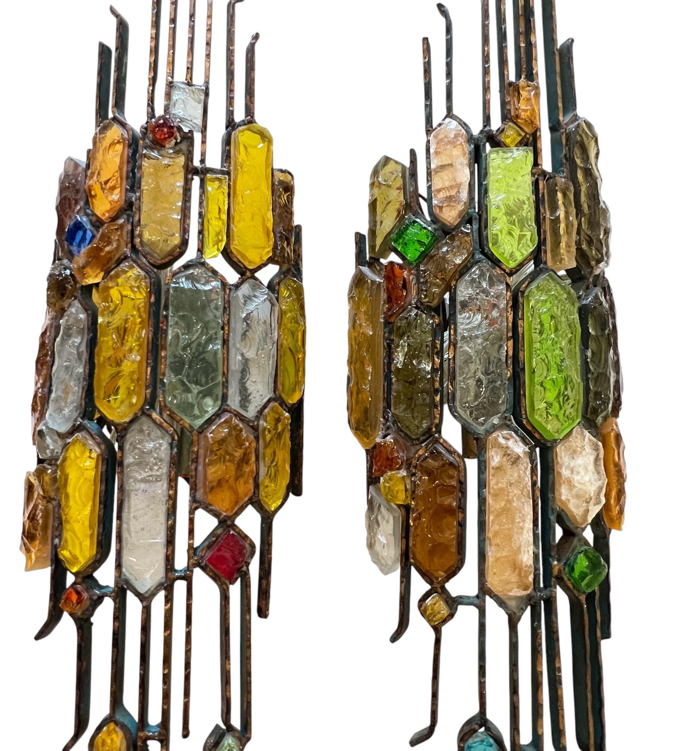 Paar schmiedeeiserne Wandleuchter aus gehämmertem Glas und Blattgold von Longboard, Italien, 1970er Jahre im Angebot 1