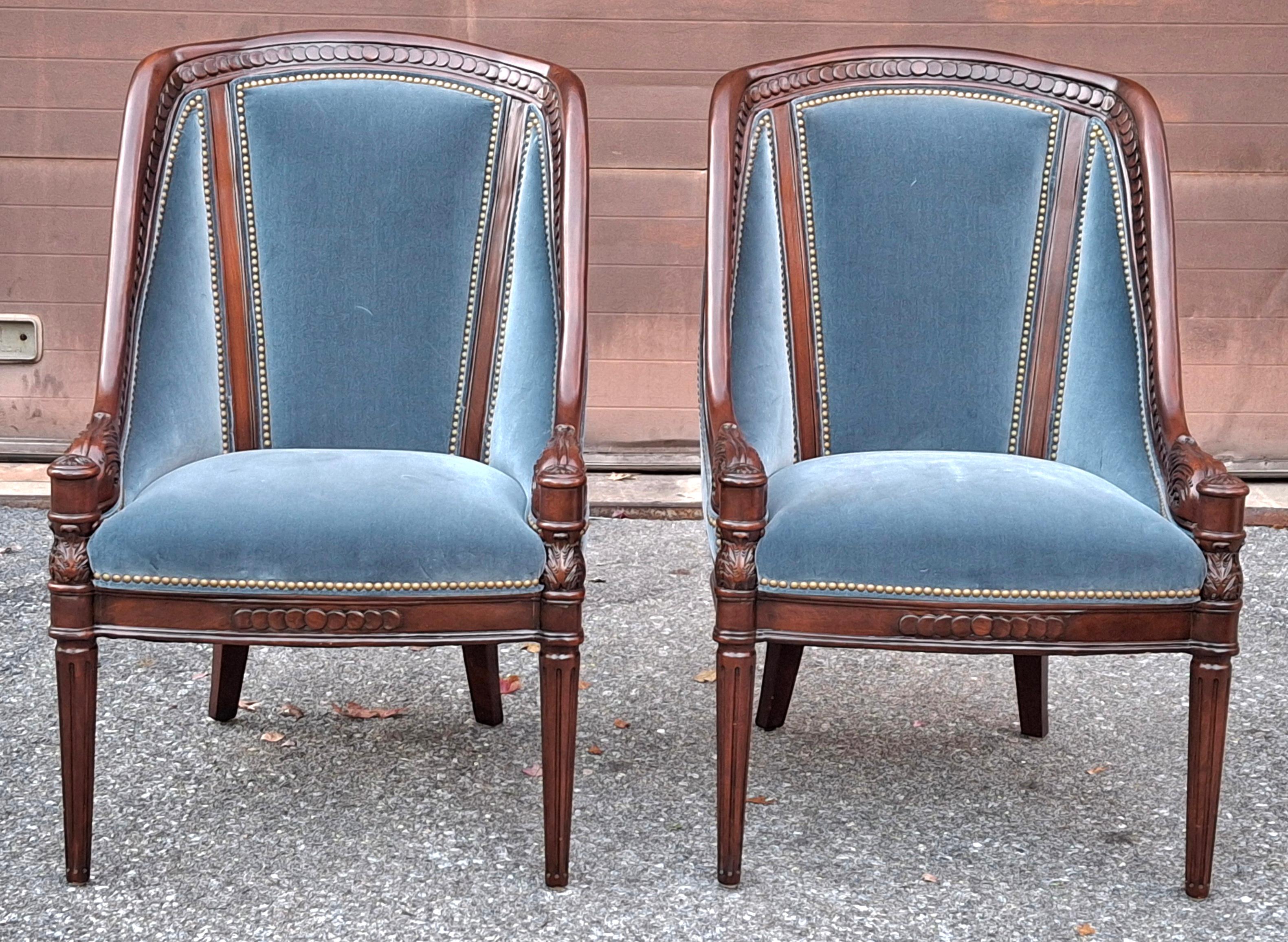 Ein Paar Hancock & Moore georgianischen Stil Mahagoni und blauem Samt gepolstert mit feinen Nagelkopf trimmt Stühle
Maße 26