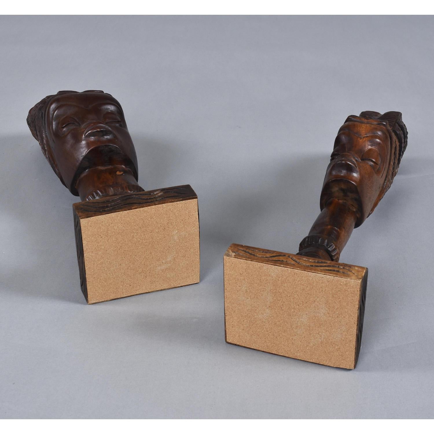 Artisanat Paire de bustes africains sculptés à la main, 24 pouces en vente