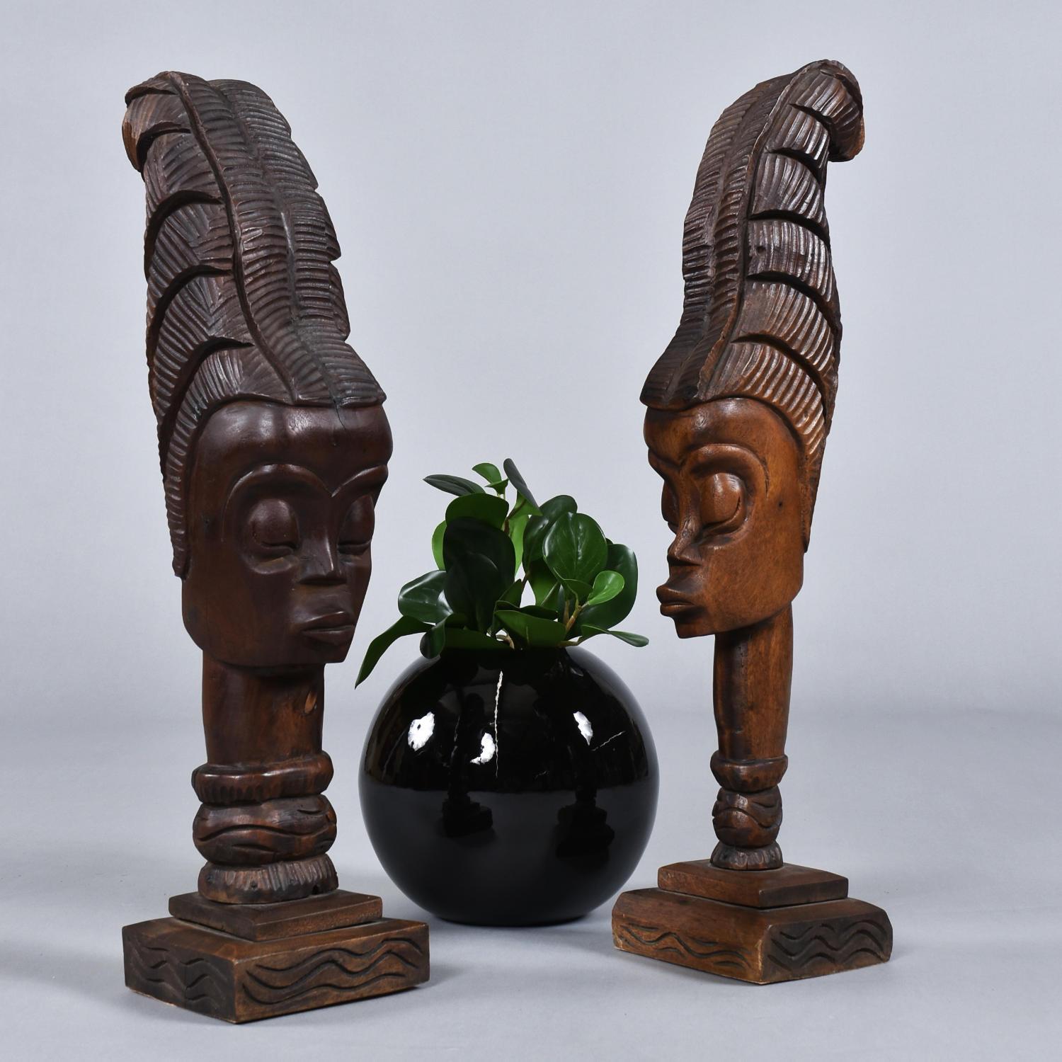 Bois Paire de bustes africains sculptés à la main, 24 pouces en vente