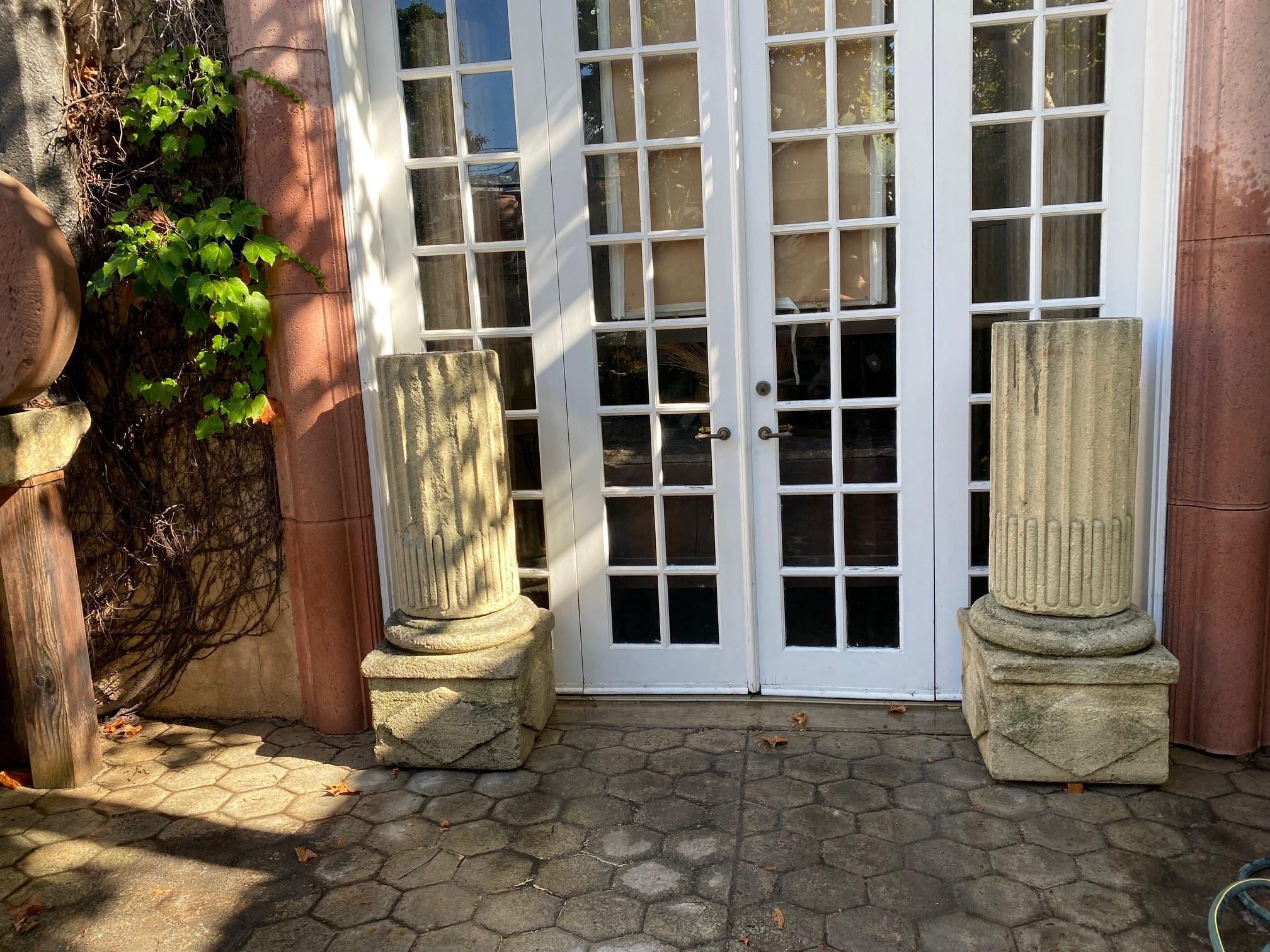 Paire de colonnes de pierre sculptées à la main, poteaux de jardin, base et piédestal Antiques Los Angeles en vente 10