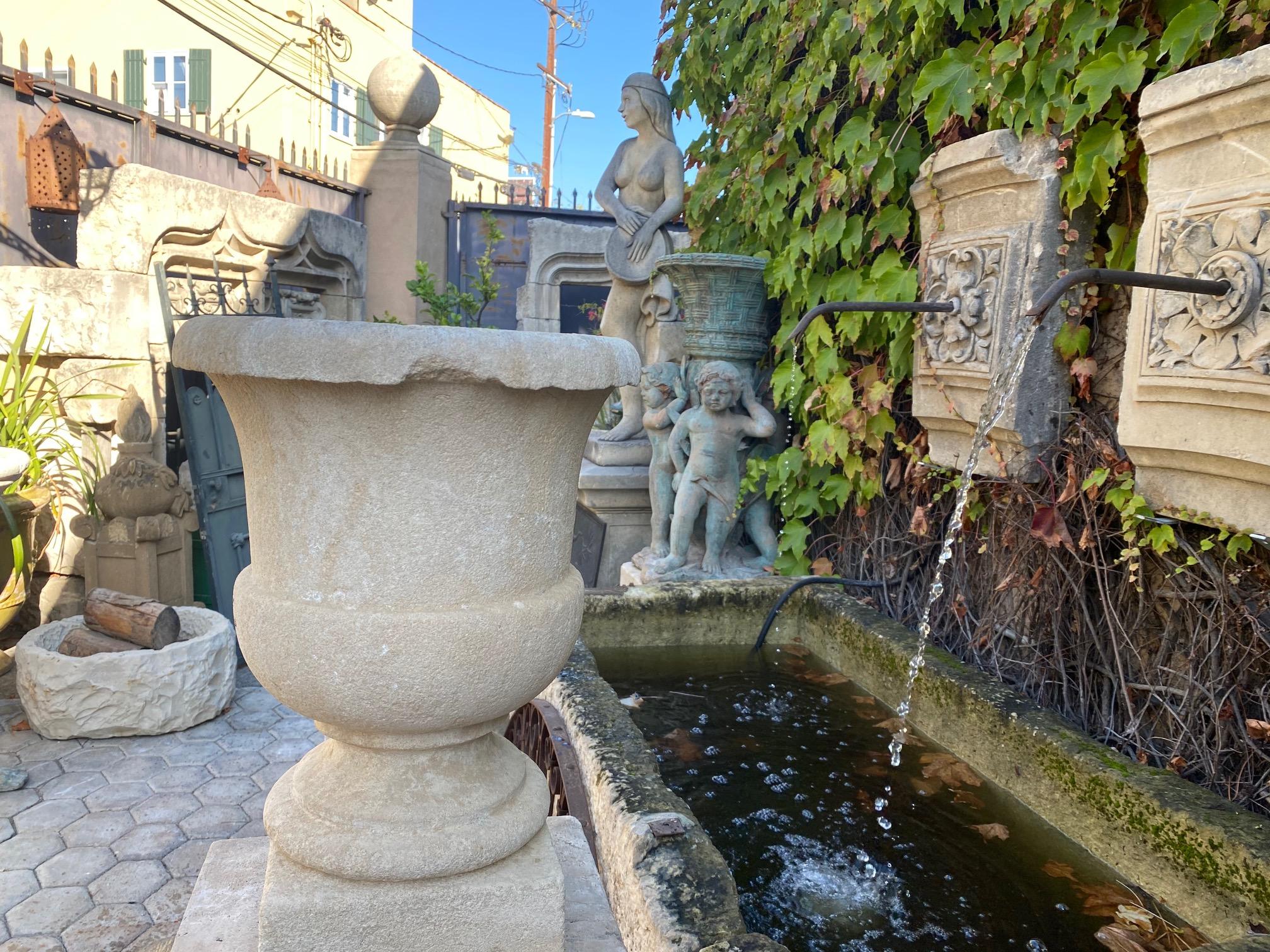 Pair Hand Carved Urns jardinières Stone Pillar Finials Decorative Vase Rustic en vente 1