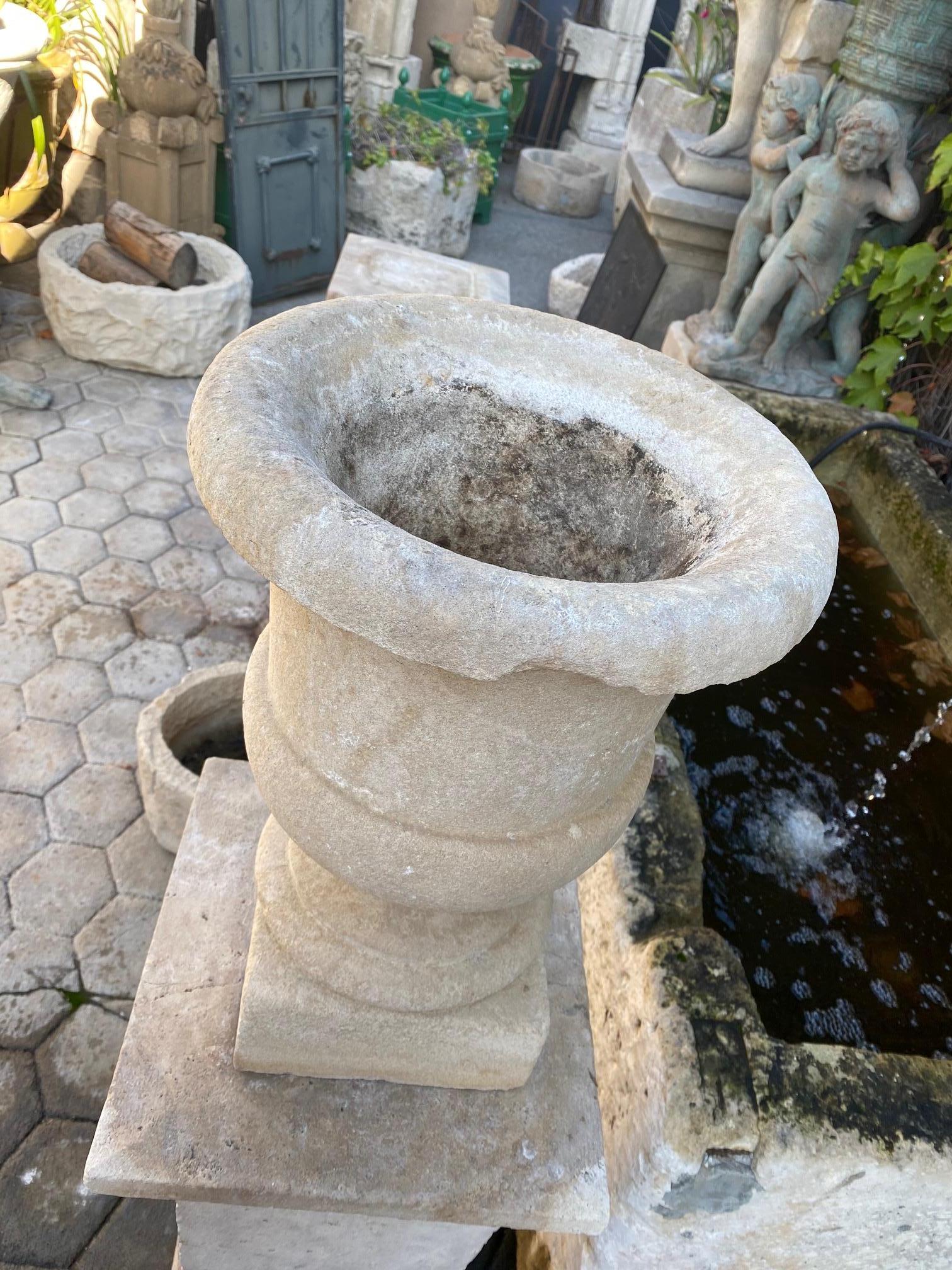 Pair Hand Carved Urns jardinières Stone Pillar Finials Decorative Vase Rustic en vente 2