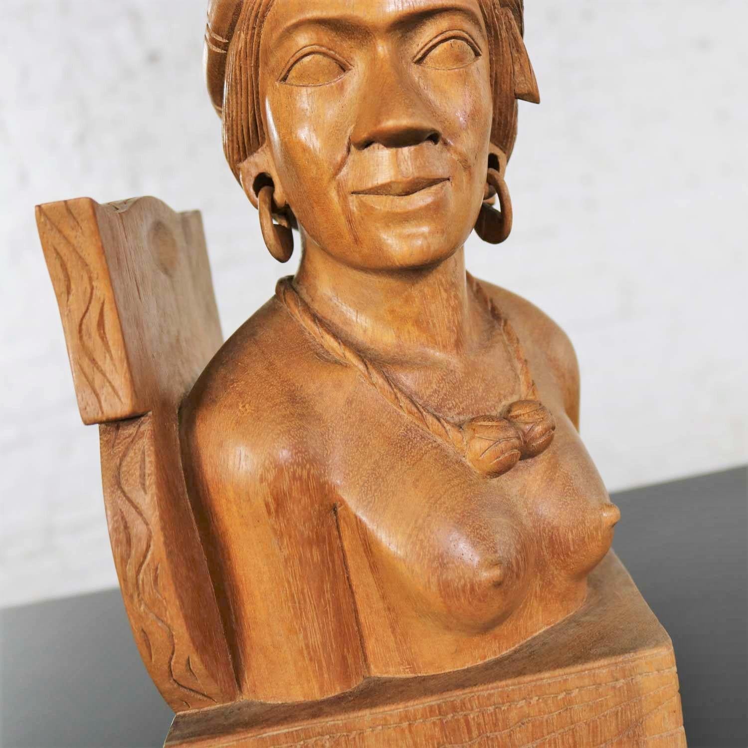 Paire de serre-livres en bois sculpté à la main - Figurines tribales masculines et féminines en vente 6