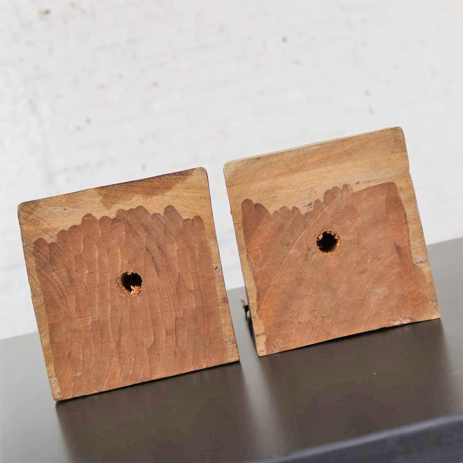 Coppia di fermalibri tribali in legno intagliato a mano con figure maschili e femminili in vendita 9