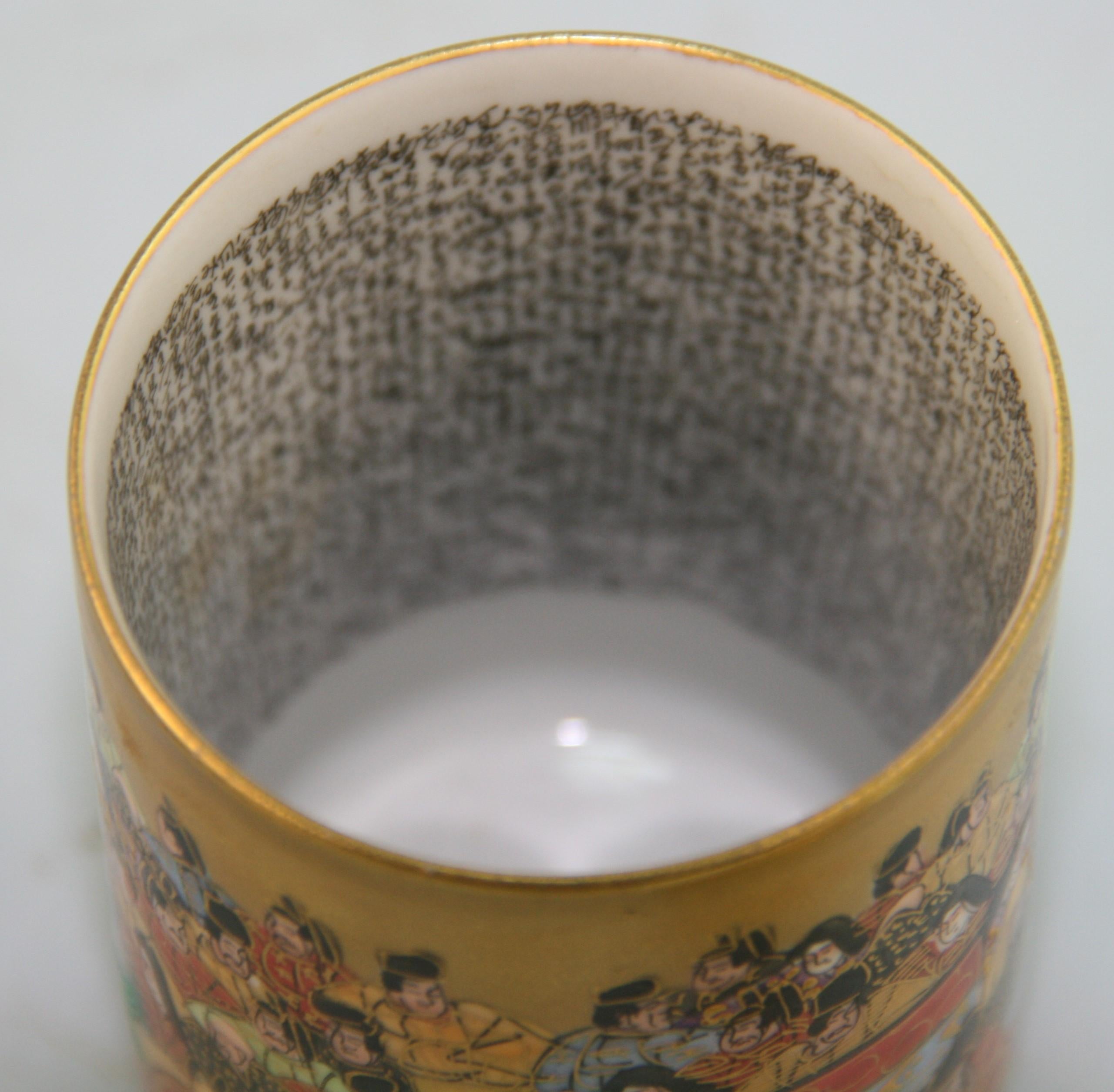 Paire de tasses à couvercle Satsuma décorées à la main en vente 7