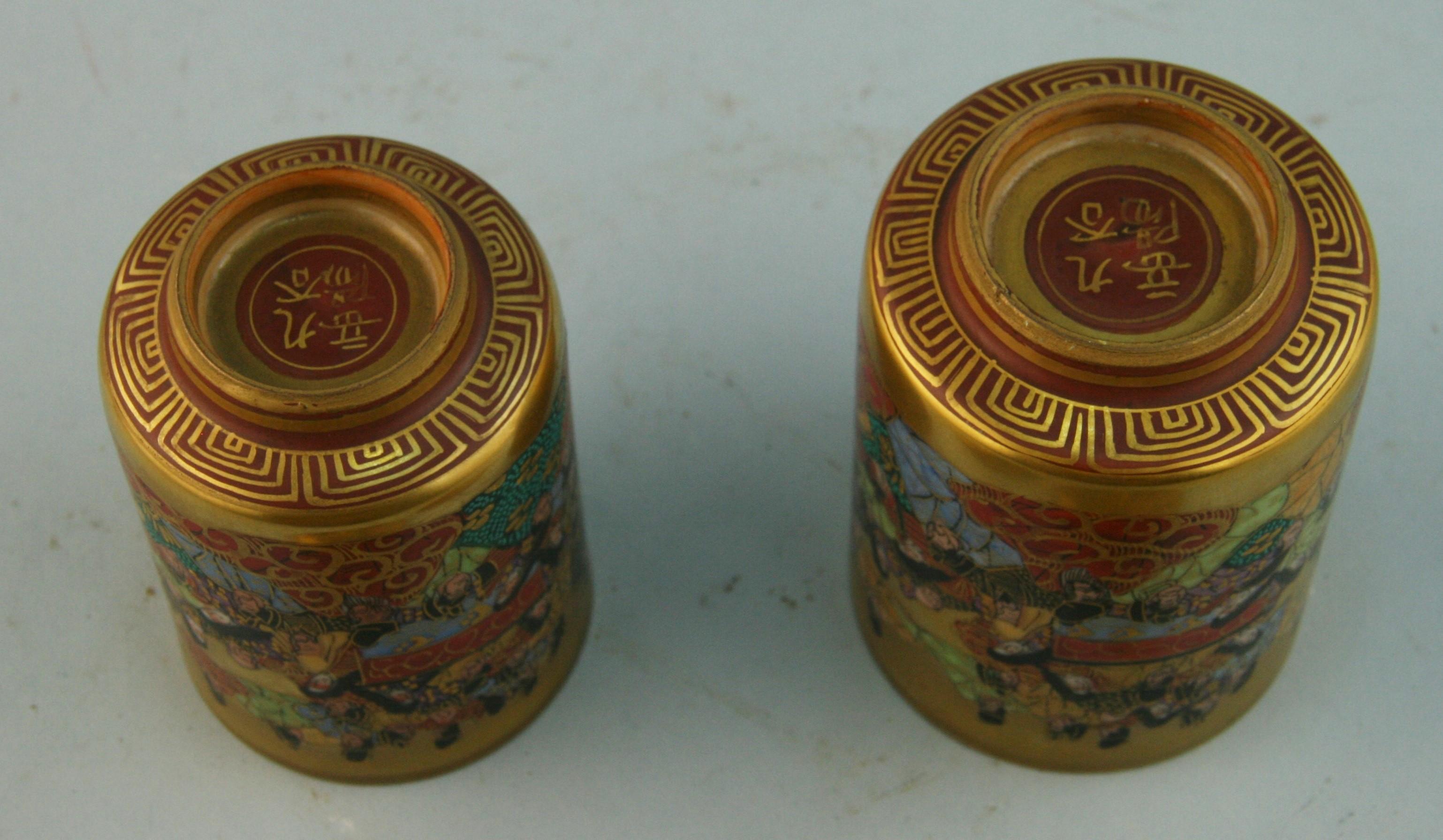 Paire de tasses à couvercle Satsuma décorées à la main en vente 1