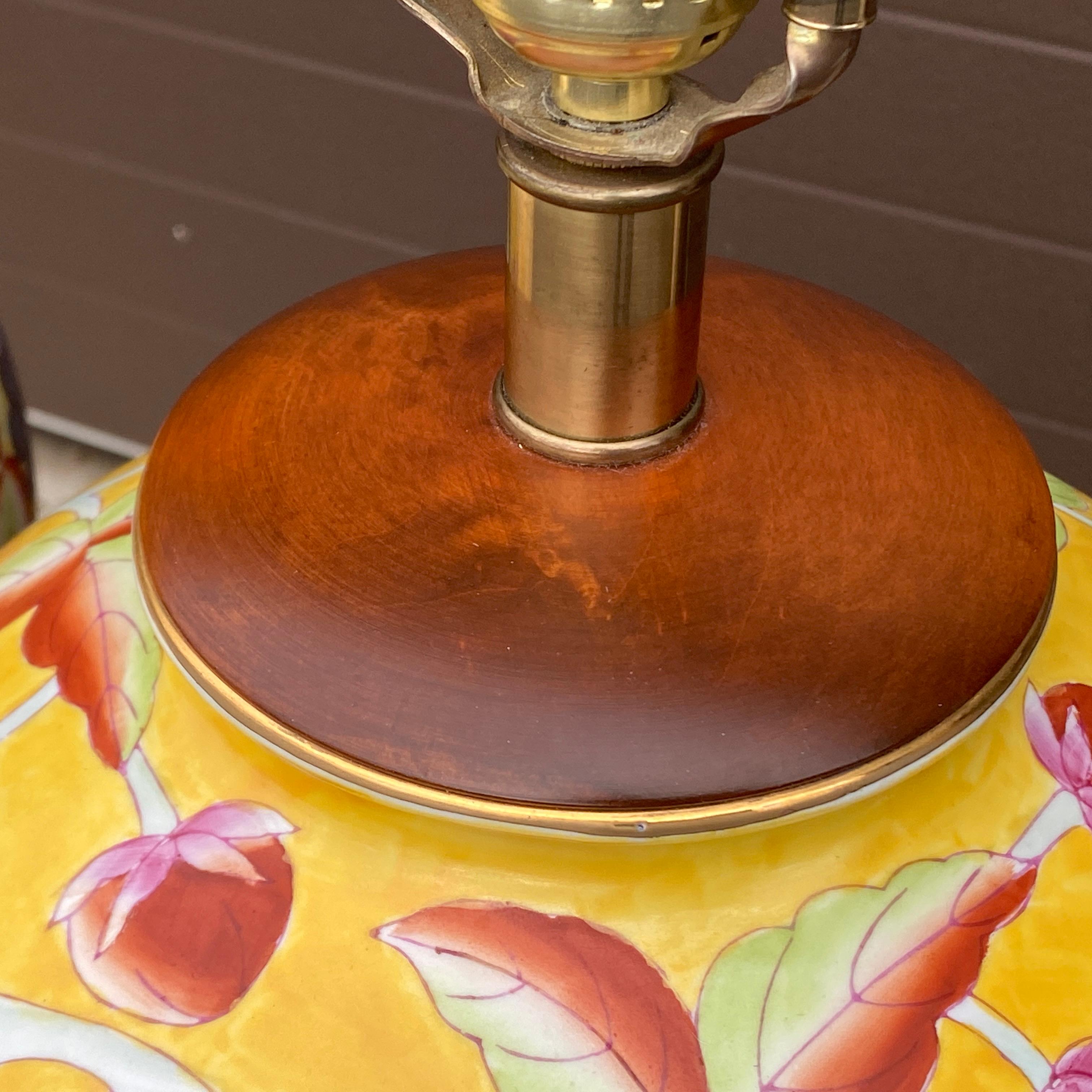 Paar handbemalte Tischlampen mit Obstmotiv von Tyndale of Chicago (Keramik) im Angebot