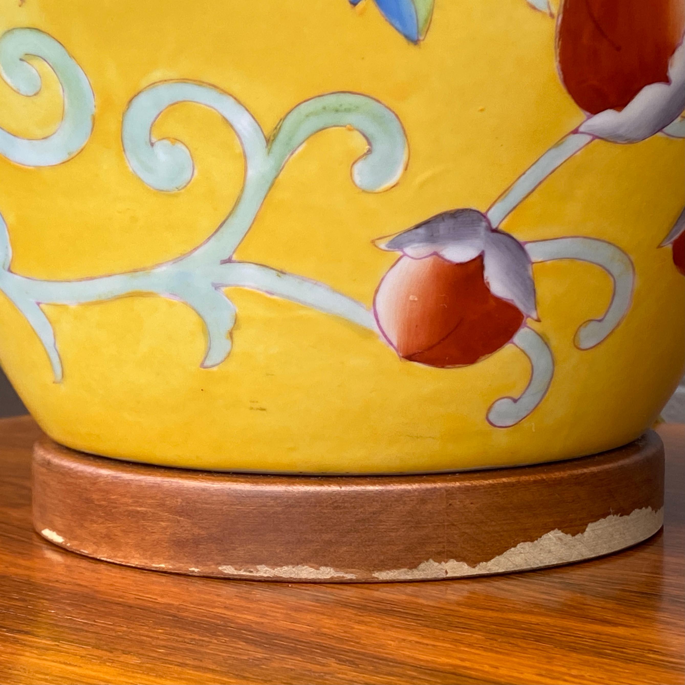 Paire de lampes de bureau à motifs de fruits peintes à la main par Tyndale of Chicago en vente 1