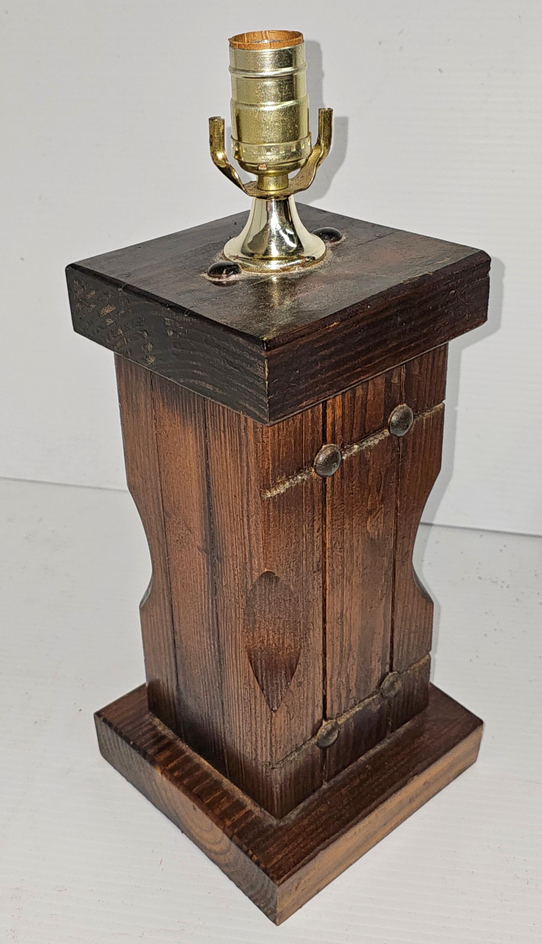 Pin Paire de lampes en pin massif rustique, fabriquées à la main, de style Framhouse en vente