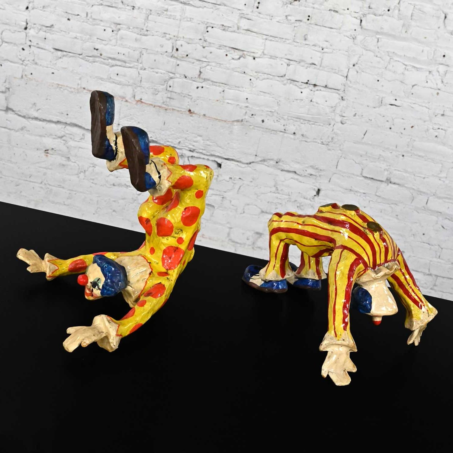 Paar handgefertigte, bemalte, acrobatische Mache-Kleider aus Papier, Mexiko, Jeanne Valentine im Angebot 7
