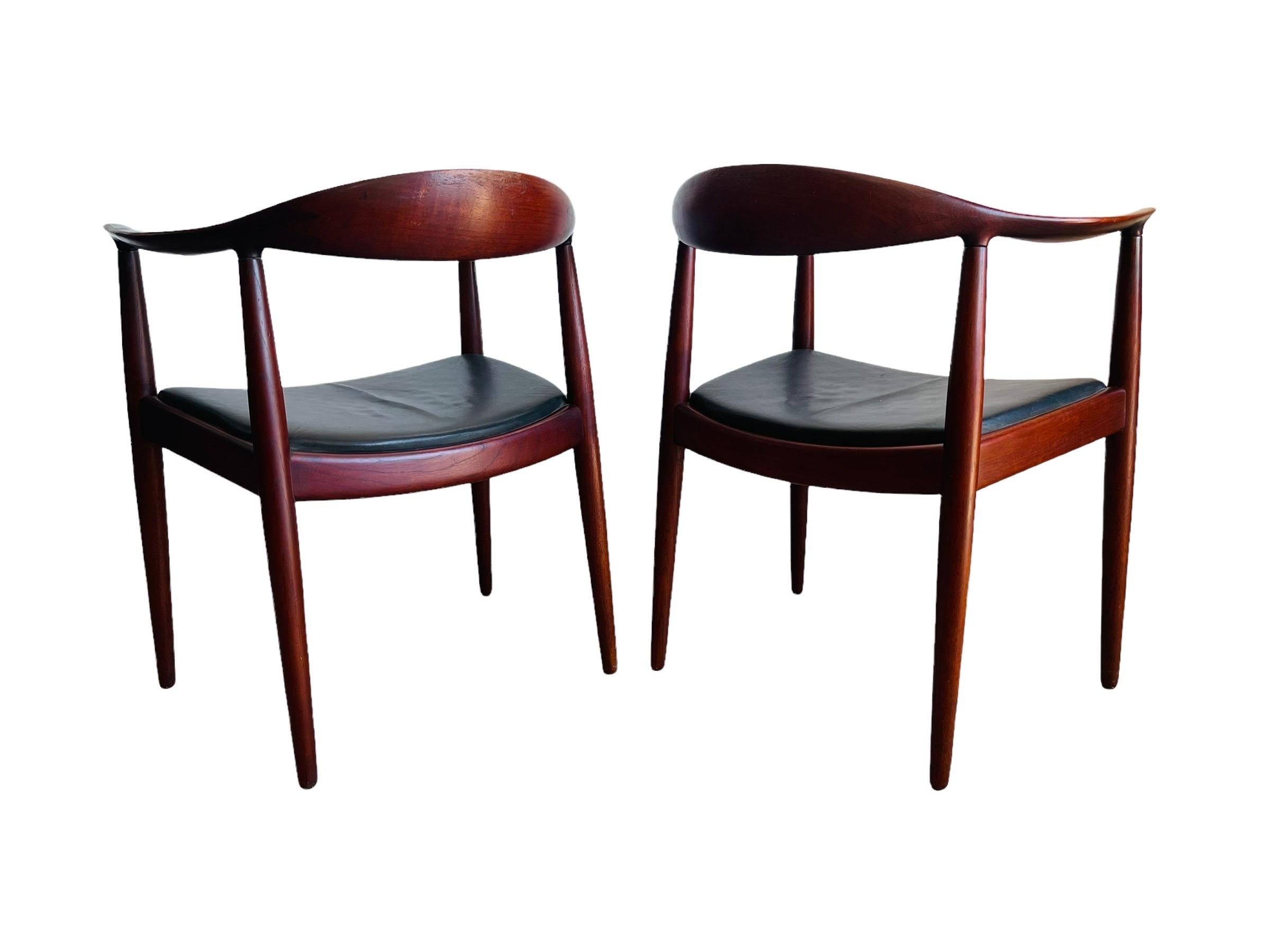 Mid-Century Modern Paire « The Chair » (la chaise) de Hans J. Wegner JH503 pour Johannes Hansen  en vente