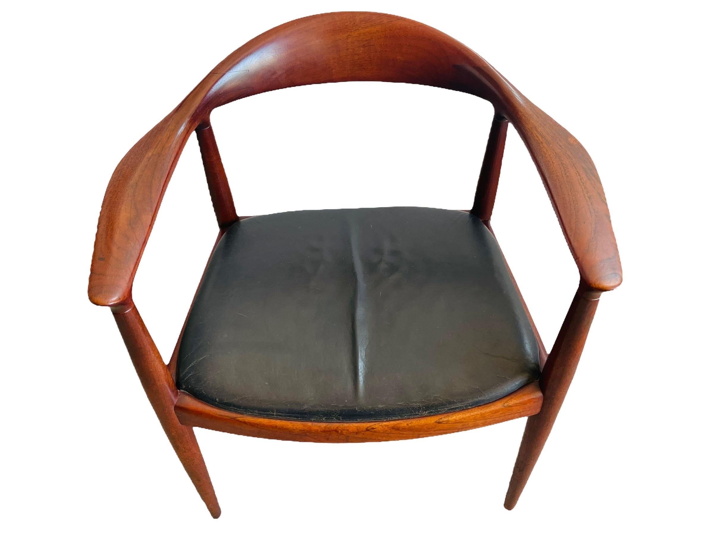 Pair Hans J. Wegner 'the Chair' JH503 for Johannes Hansen  In Good Condition For Sale In Brooklyn, NY
