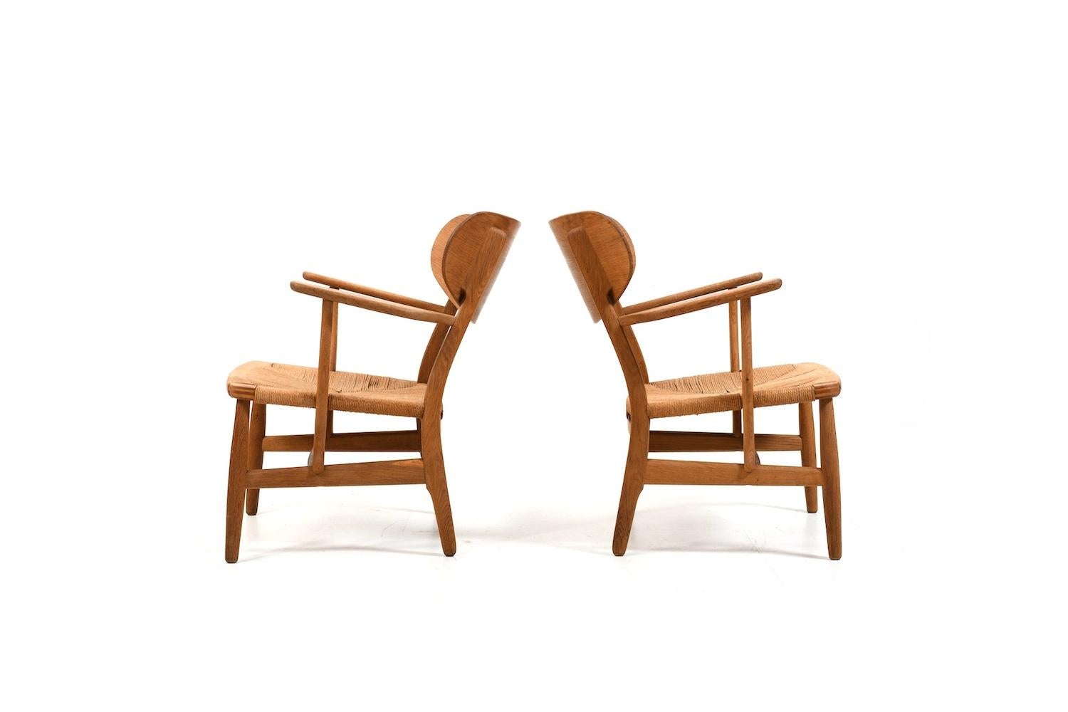 Paar Hans Wegner CH-22 für Carl Hansen & Søn Dänemark 1950er Jahre (Skandinavische Moderne) im Angebot